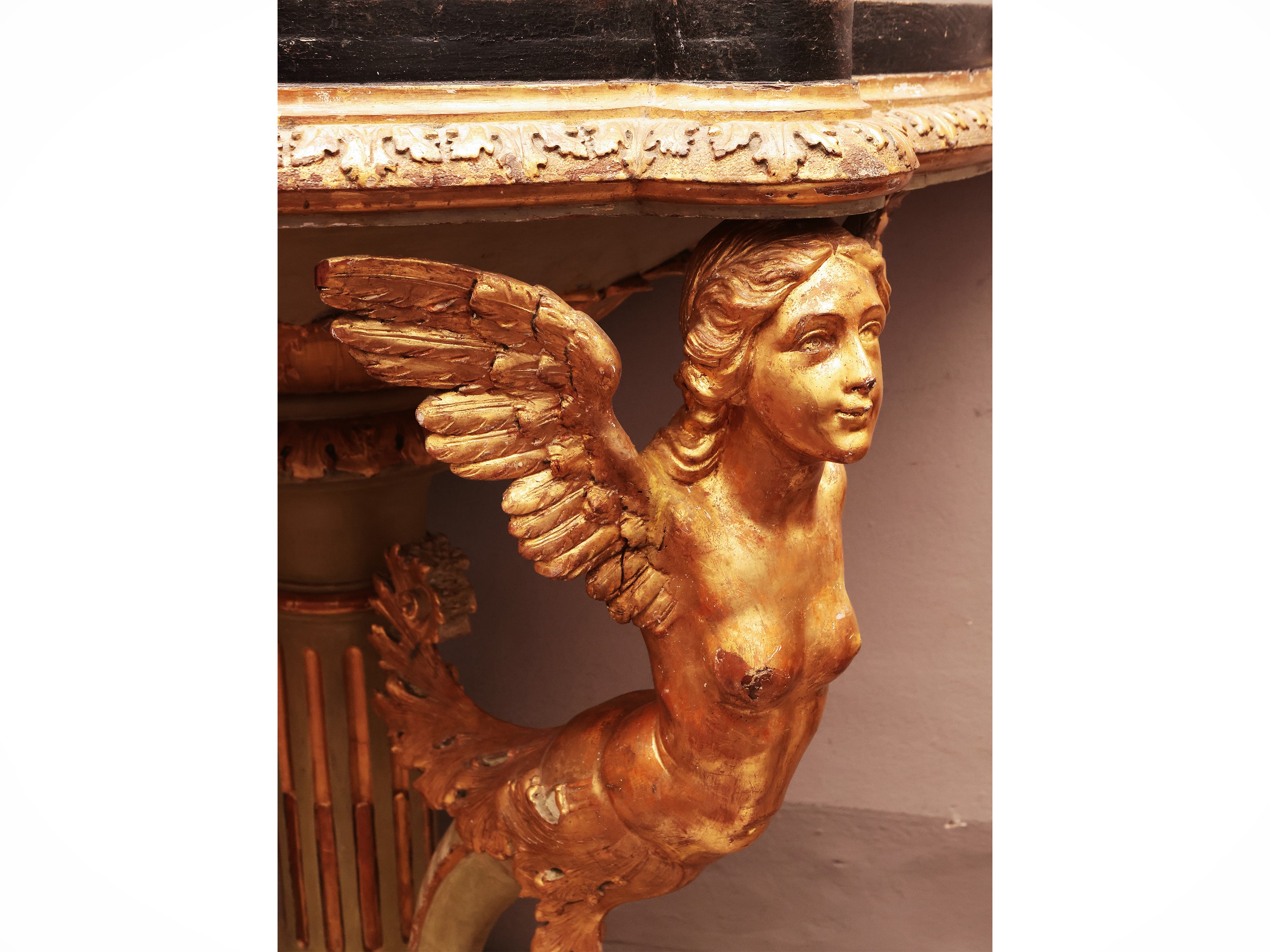 Console in legno intagliato