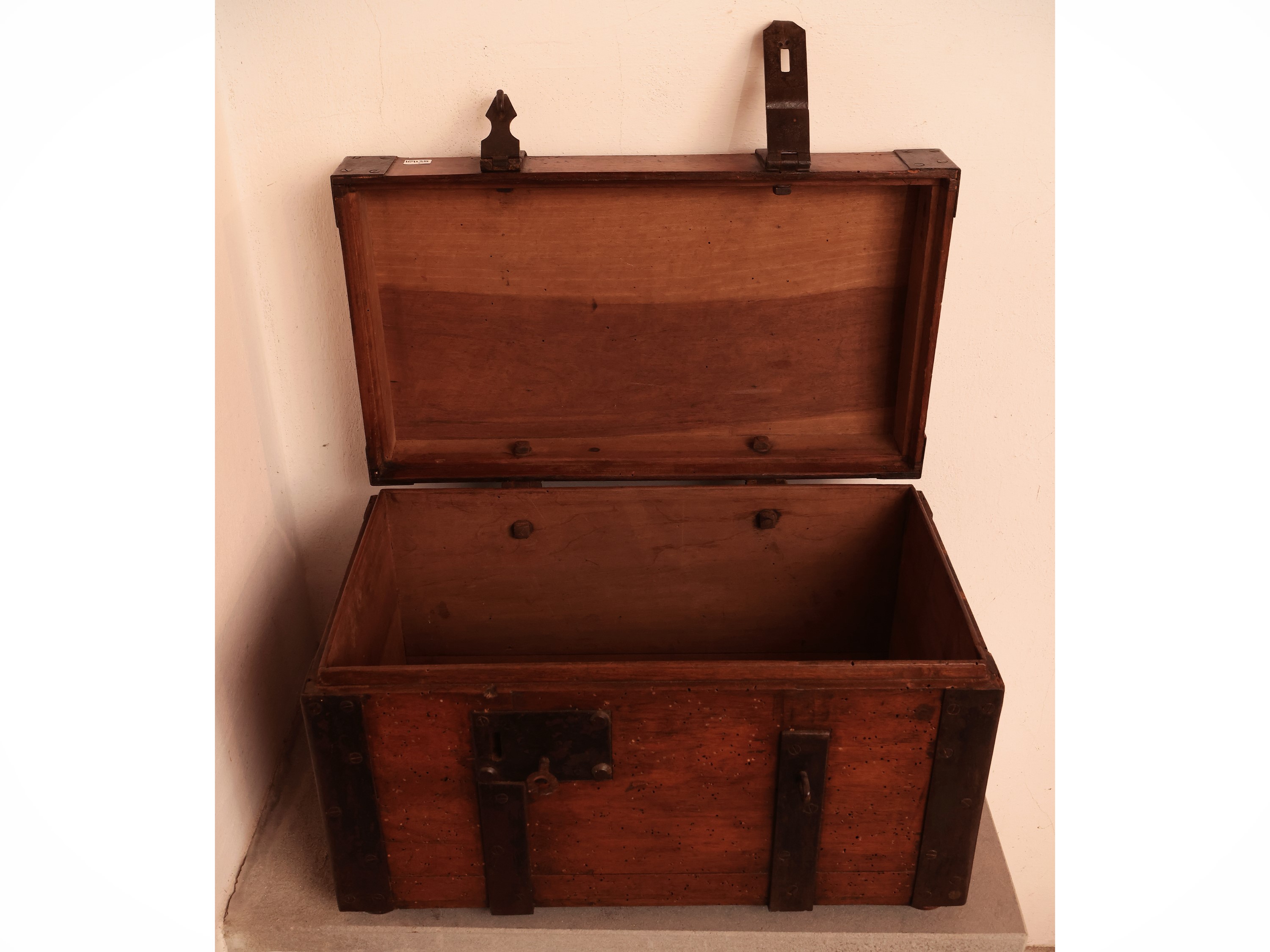 Piccolo forziere in noce