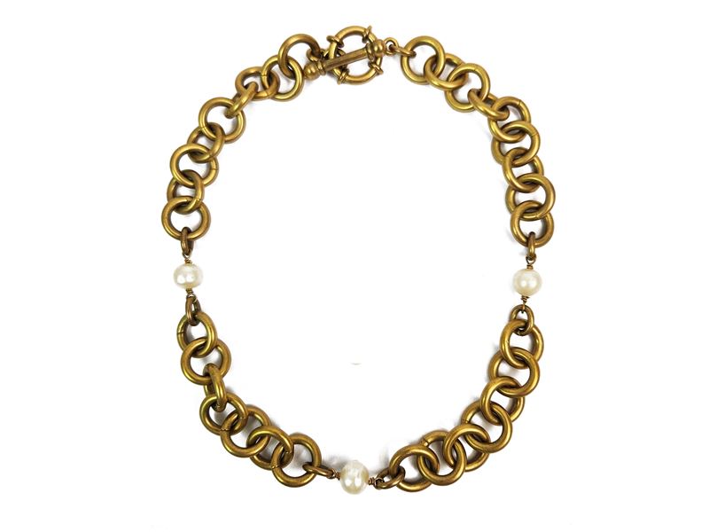 Collana in metallo giallo e perle simulate