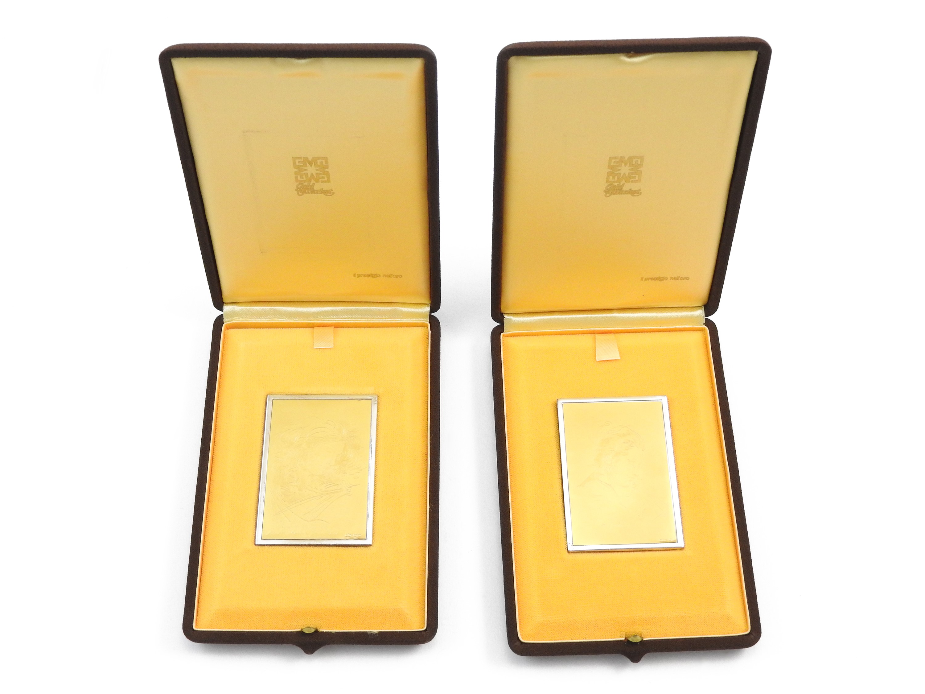 Coppia di incisioni su lastra in oro 998/1000 con supporto in argento 925/1000