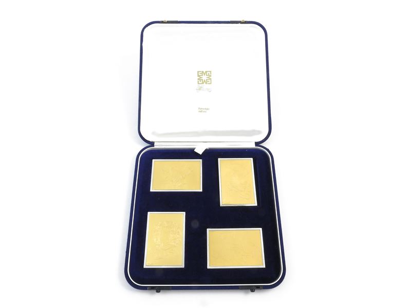 Quattro incisioni su lastra in oro 999,8/1000 con supporto in argento 925/1000