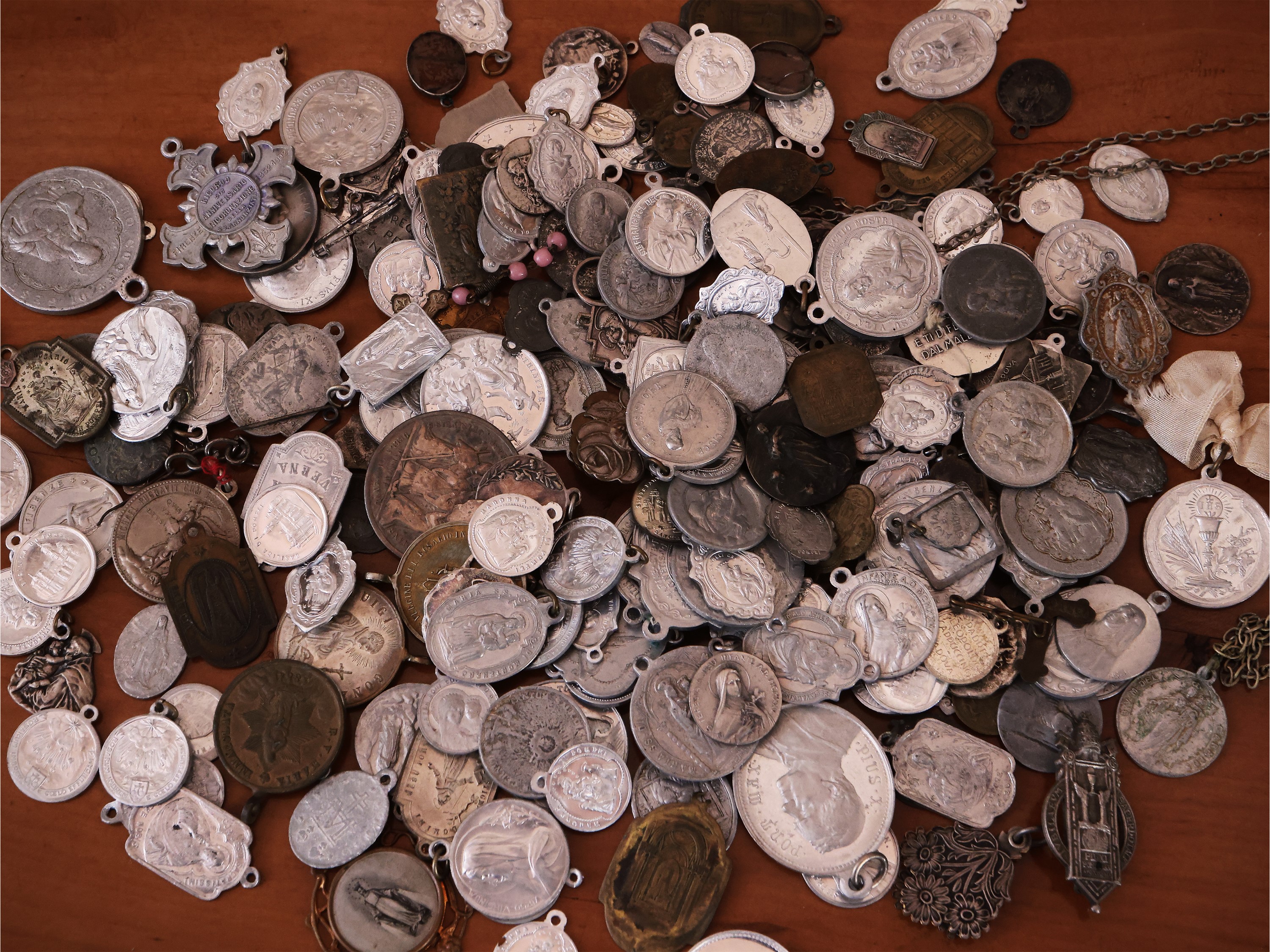 Lotto di oggetti devozionali d'epoca