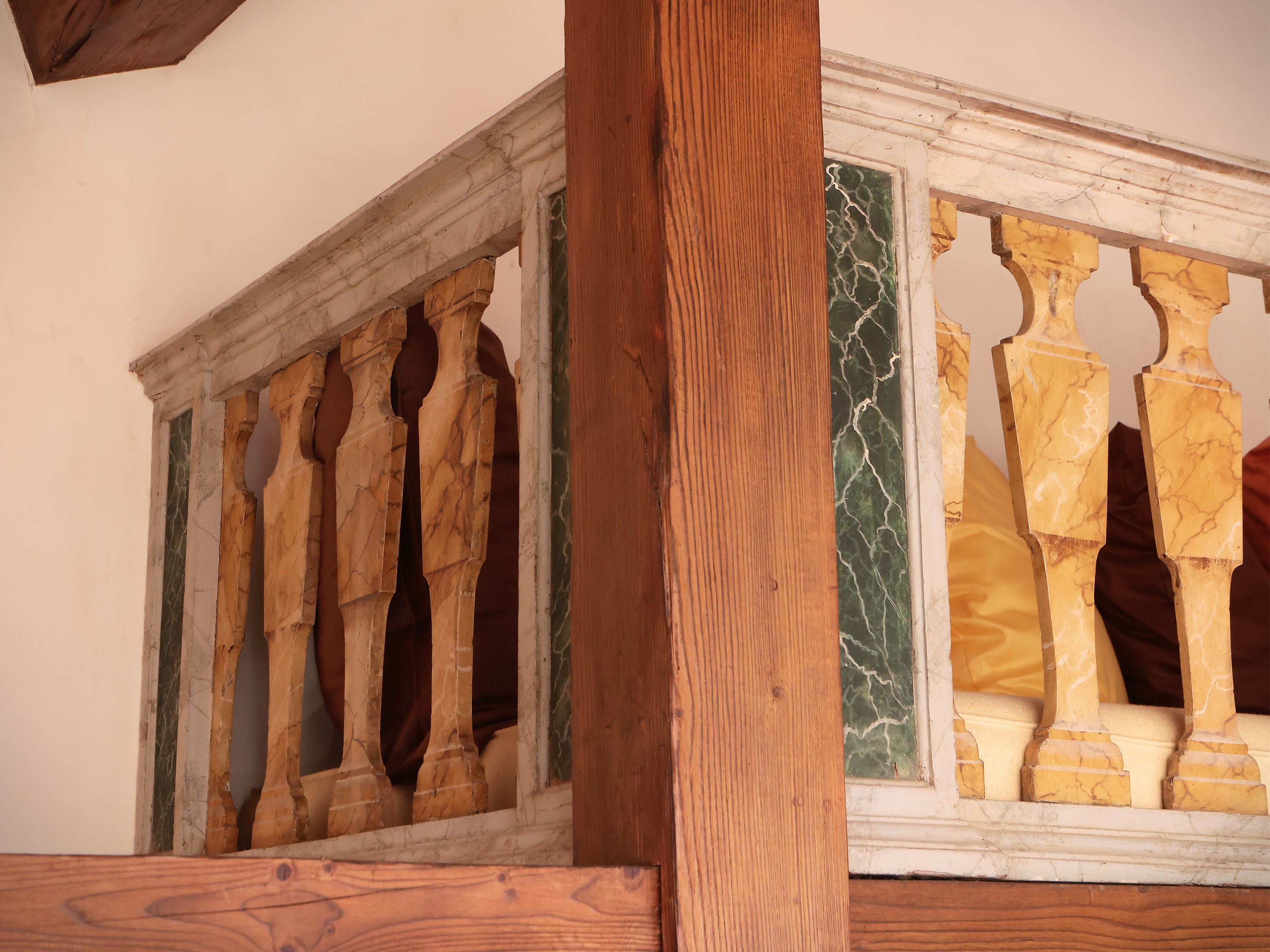 Balaustra Ad Angolo in Legno Laccato