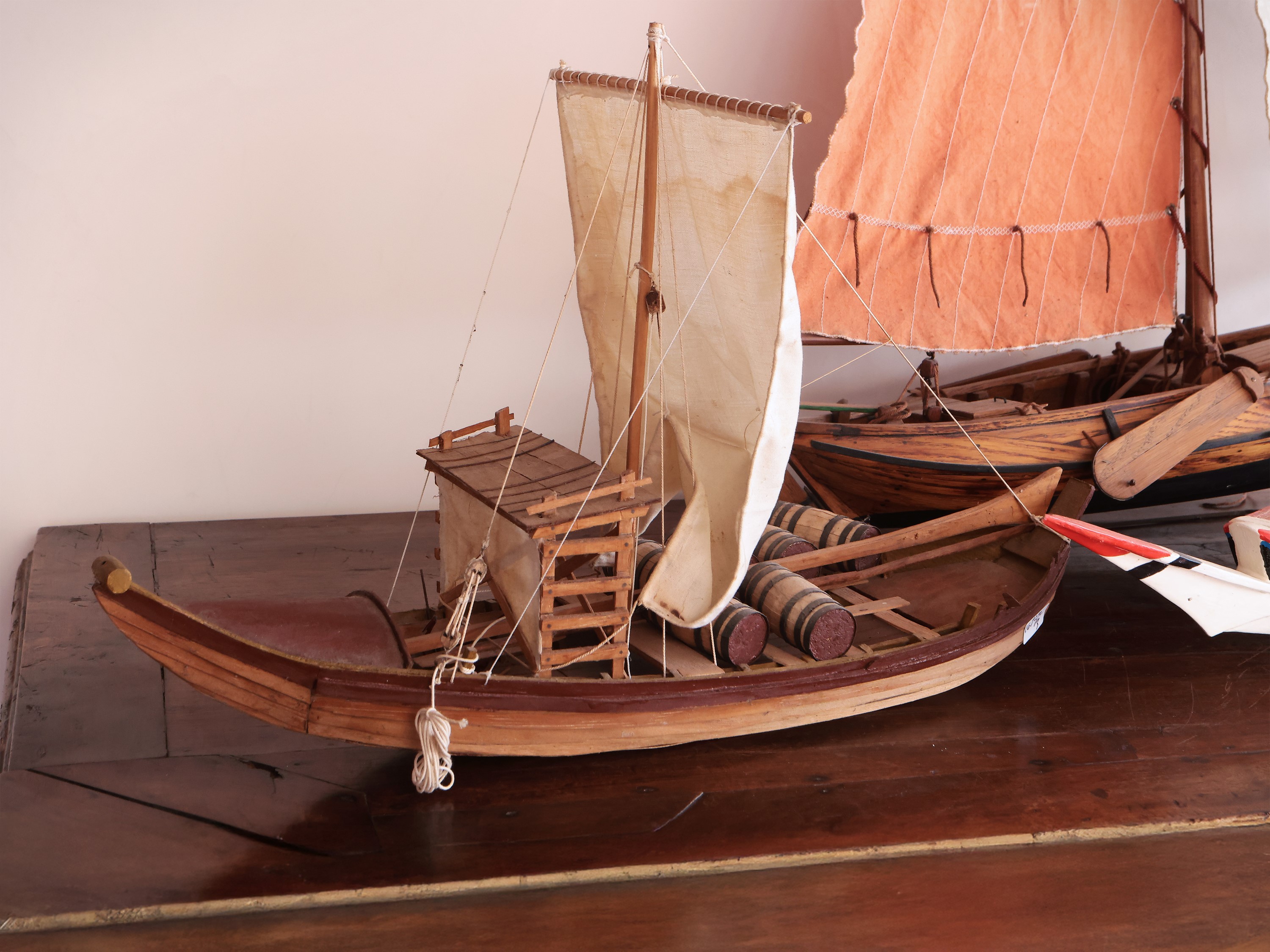 Tre Modellini di Barche in Legno da Collezione