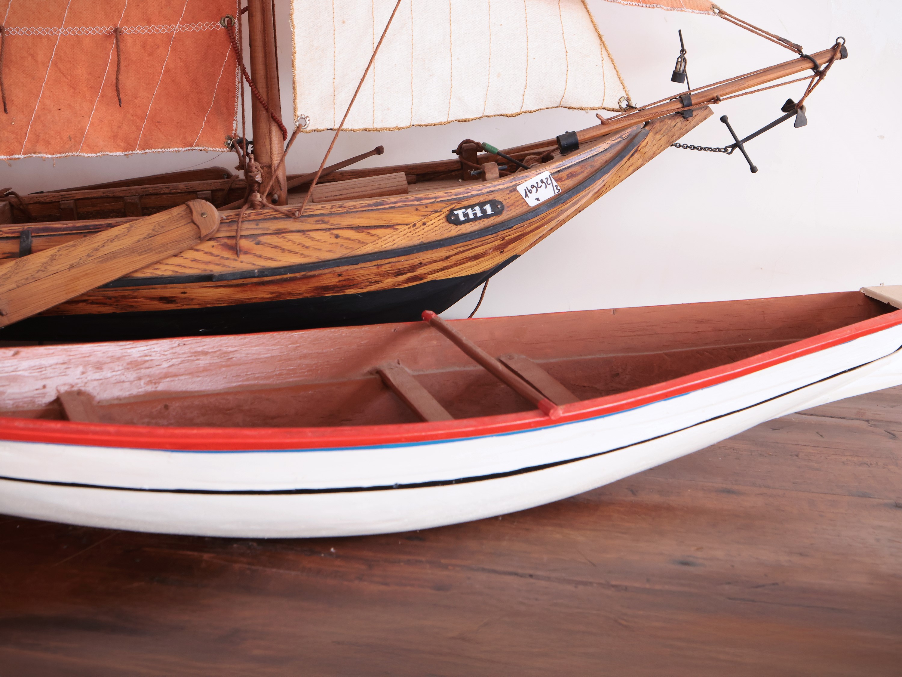 Tre Modellini di Barche in Legno da Collezione