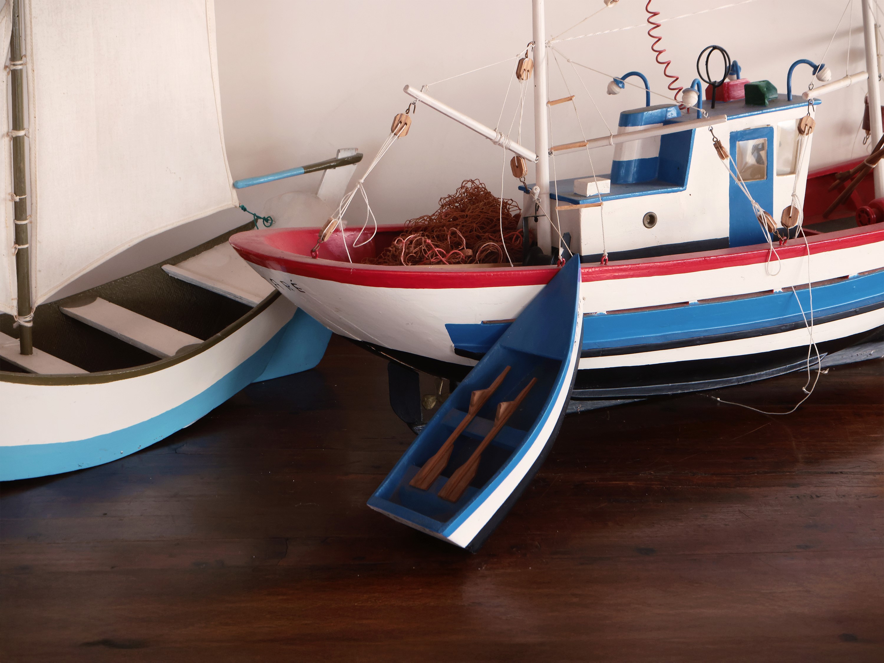 Tre Modellini di Barche da Pesca in Legno