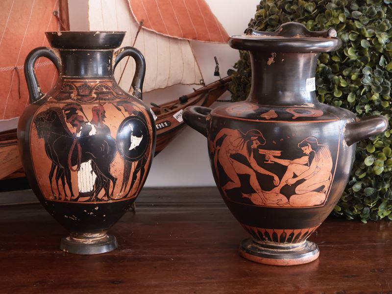 Due Vasi di Gusto Archeologico