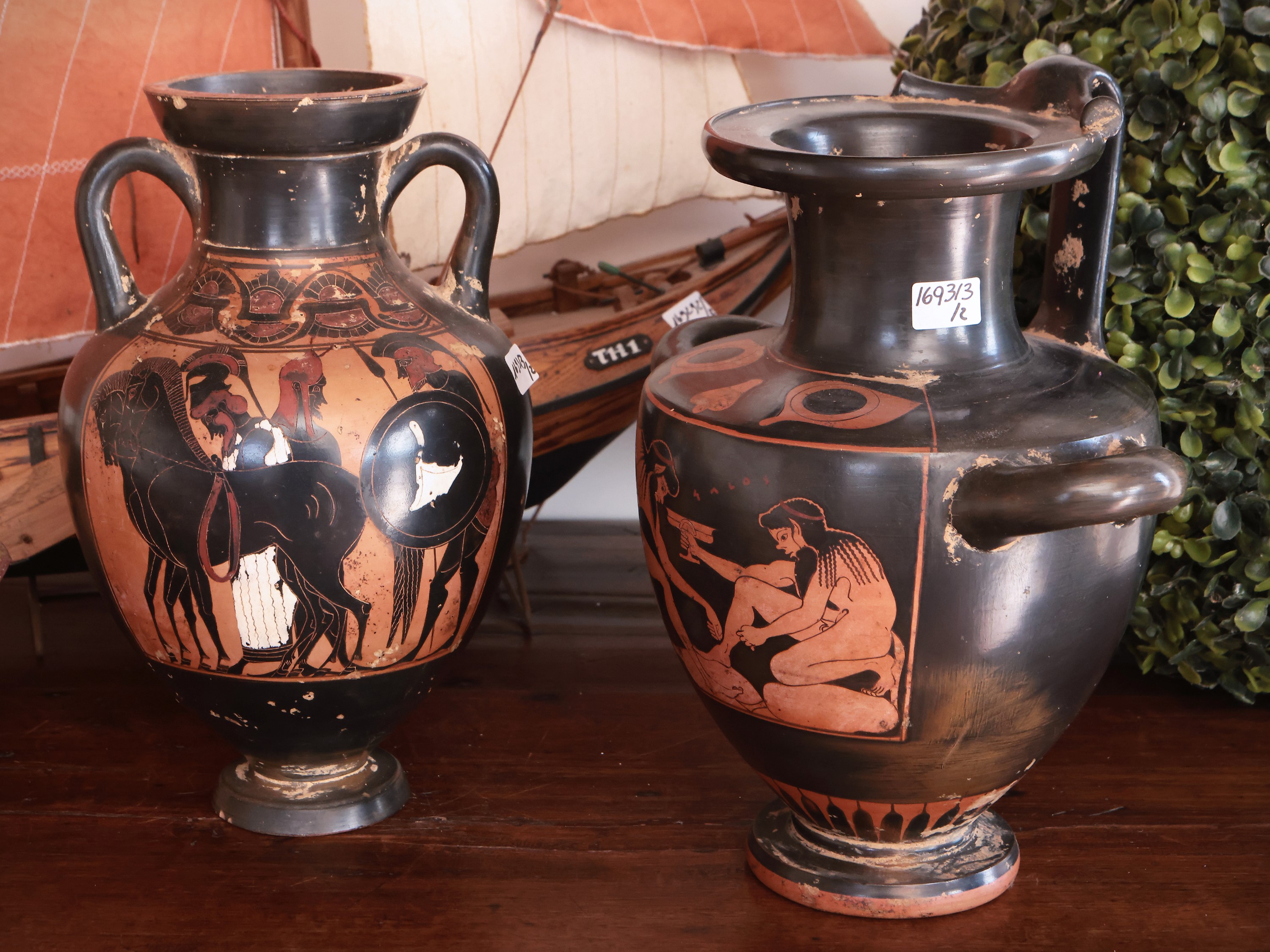 Due Vasi di Gusto Archeologico