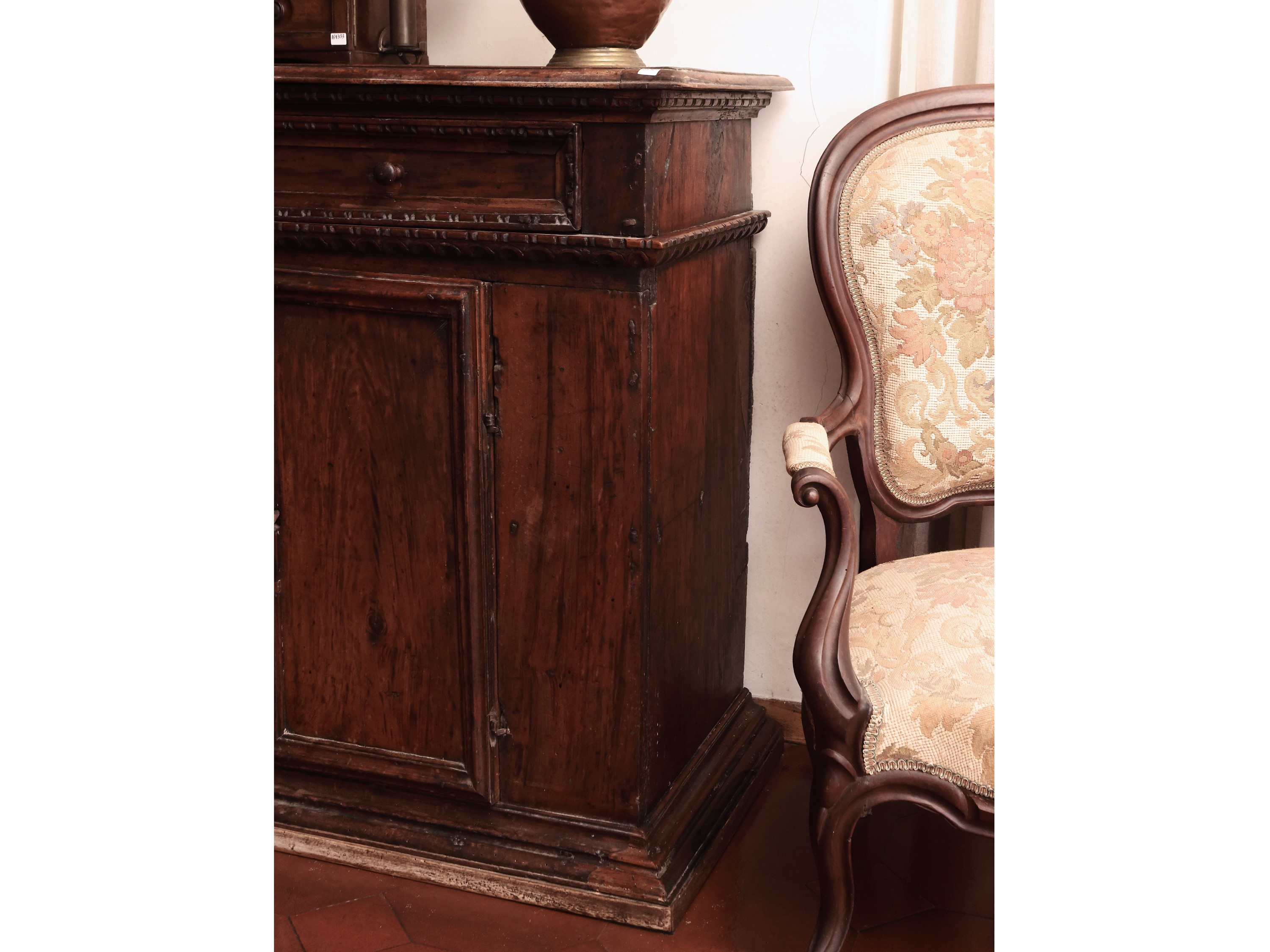 Credenza Rustica in Noce ed Altre Essenze