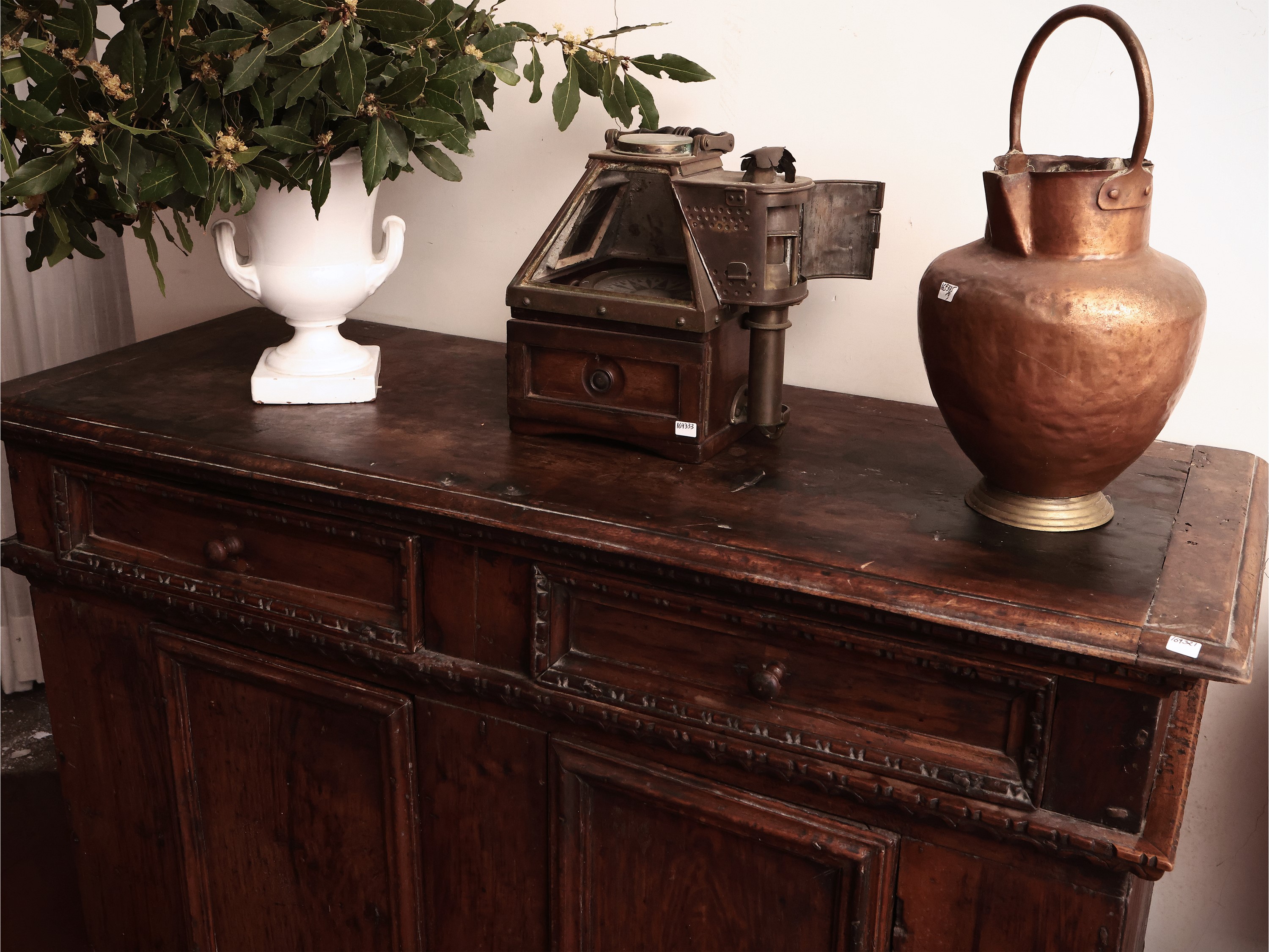 Credenza Rustica in Noce ed Altre Essenze