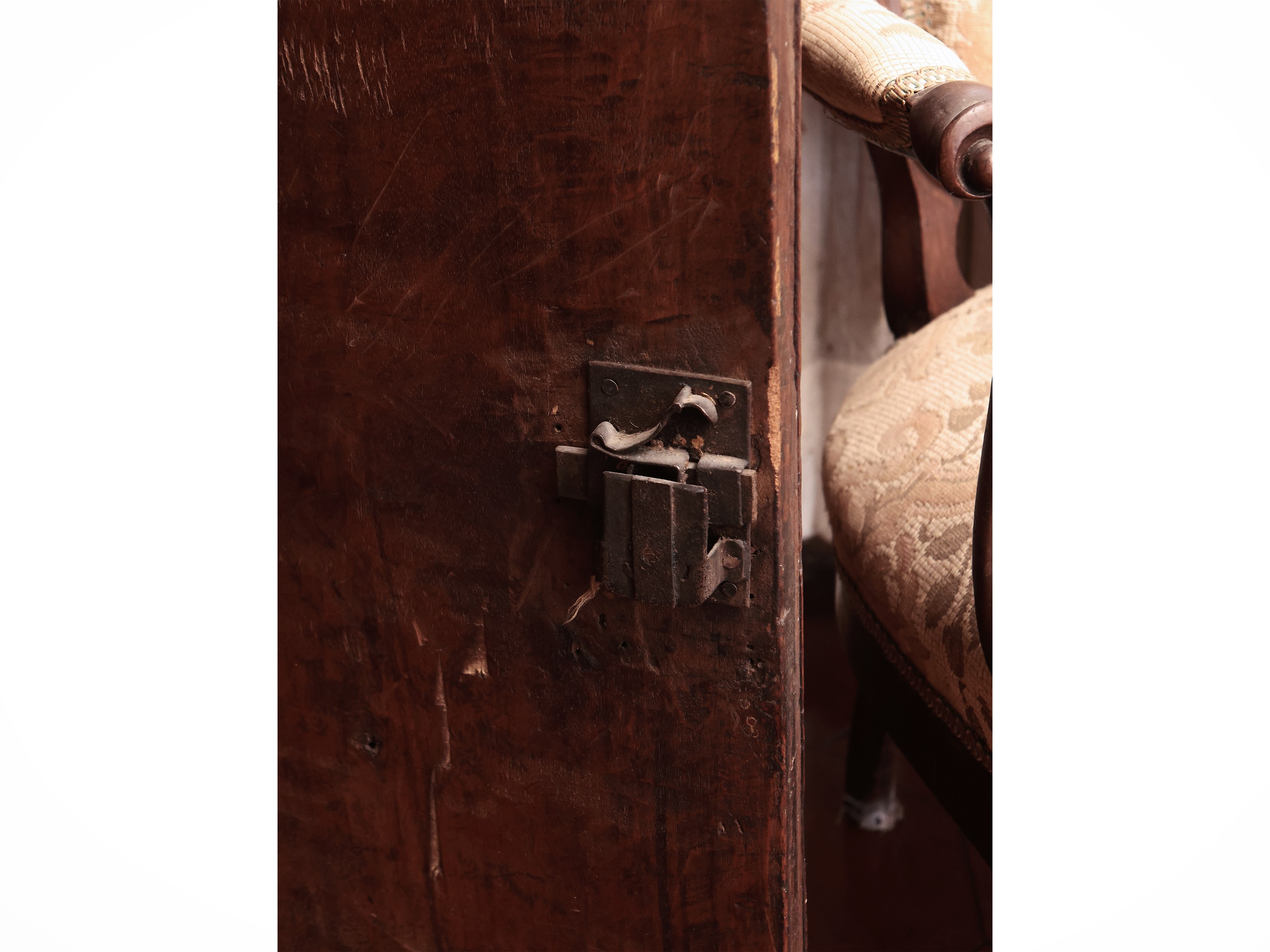 Credenza Rustica in Noce ed Altre Essenze