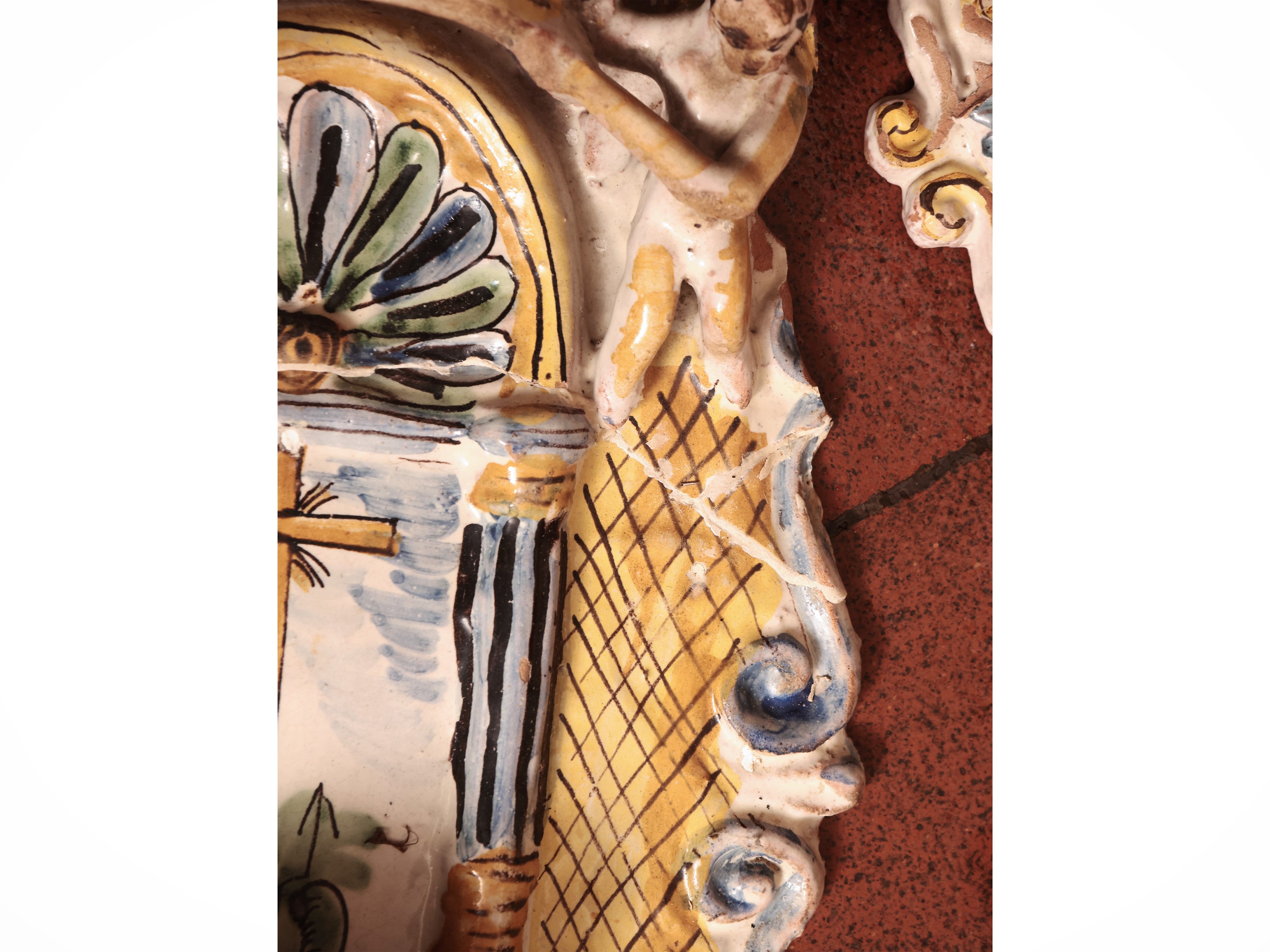 Tre Acquasantere in Maiolica Popolare