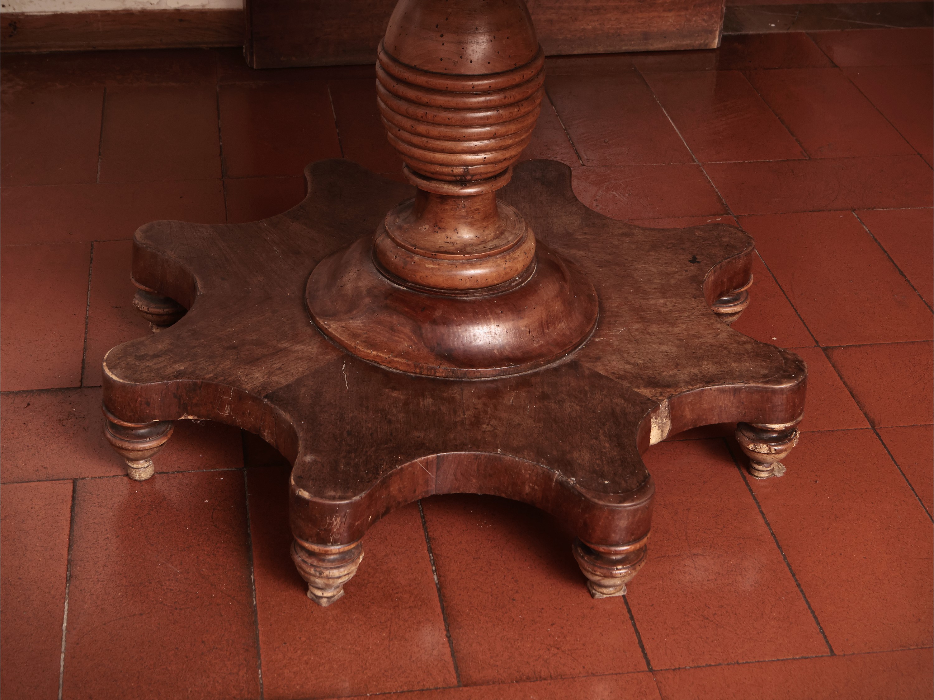 Tavolo Tondo da Pranzo in Noce