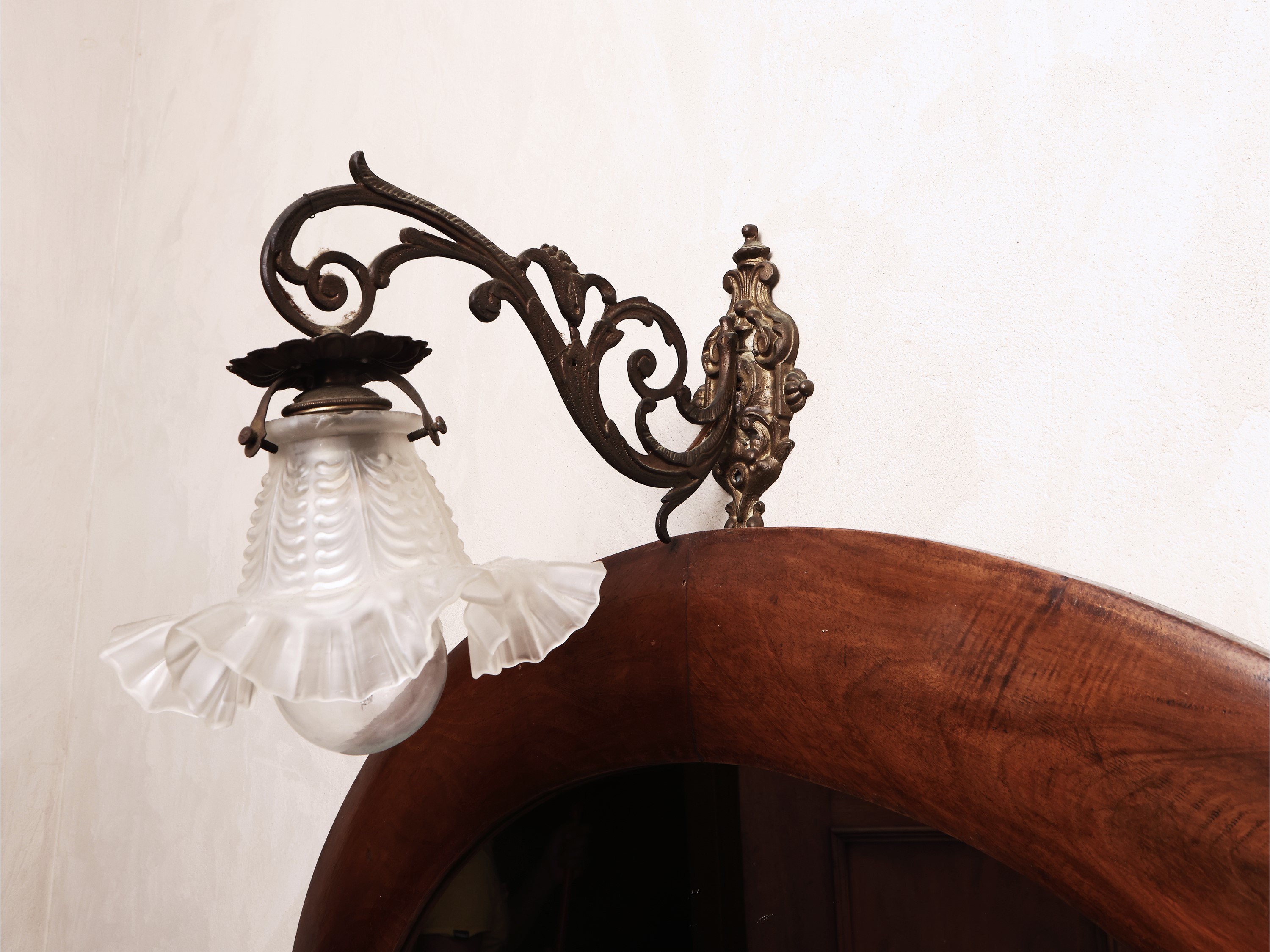 Specchiera con Cornice in Noce