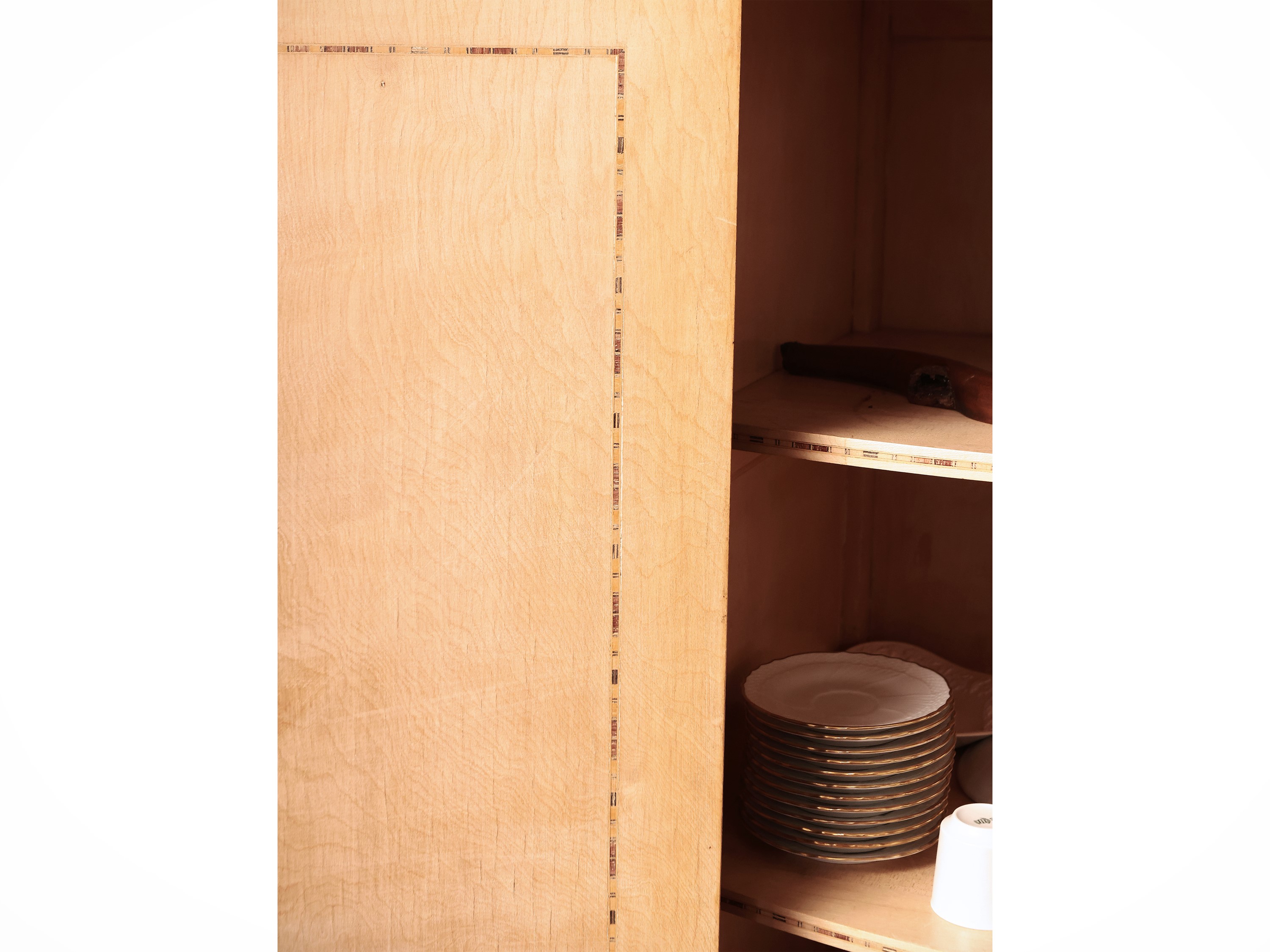 Credenza a Due Corpi Impiallacciata in Noce e Piuma di Noce di Gusto Art Nouveau