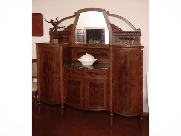 Credenza impiallacciata in noce e piuma di noce di gusto Art Nouveau