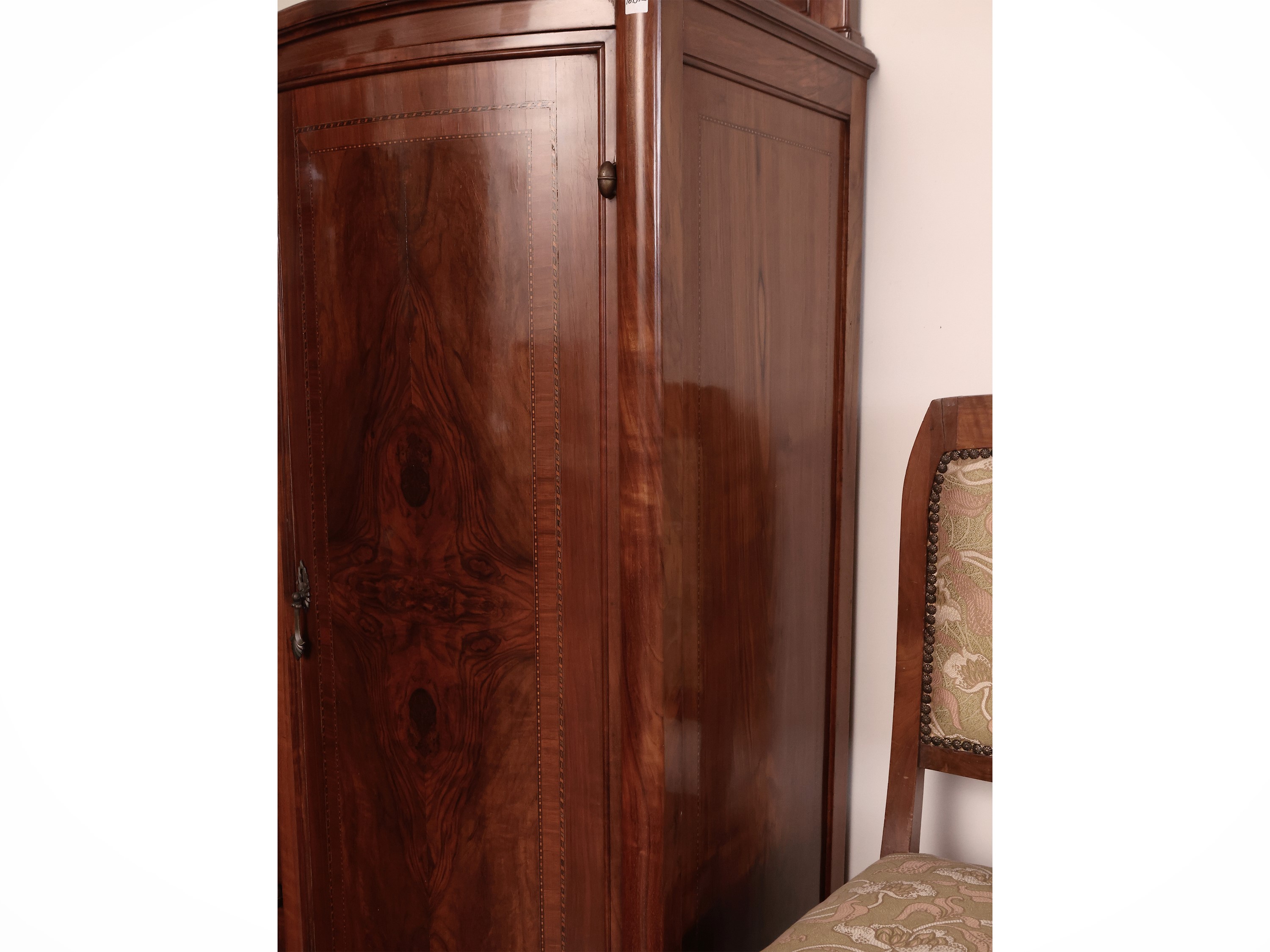 Credenza Impiallacciata in Noce e Piuma di Noce di Gusto Art Nouveau