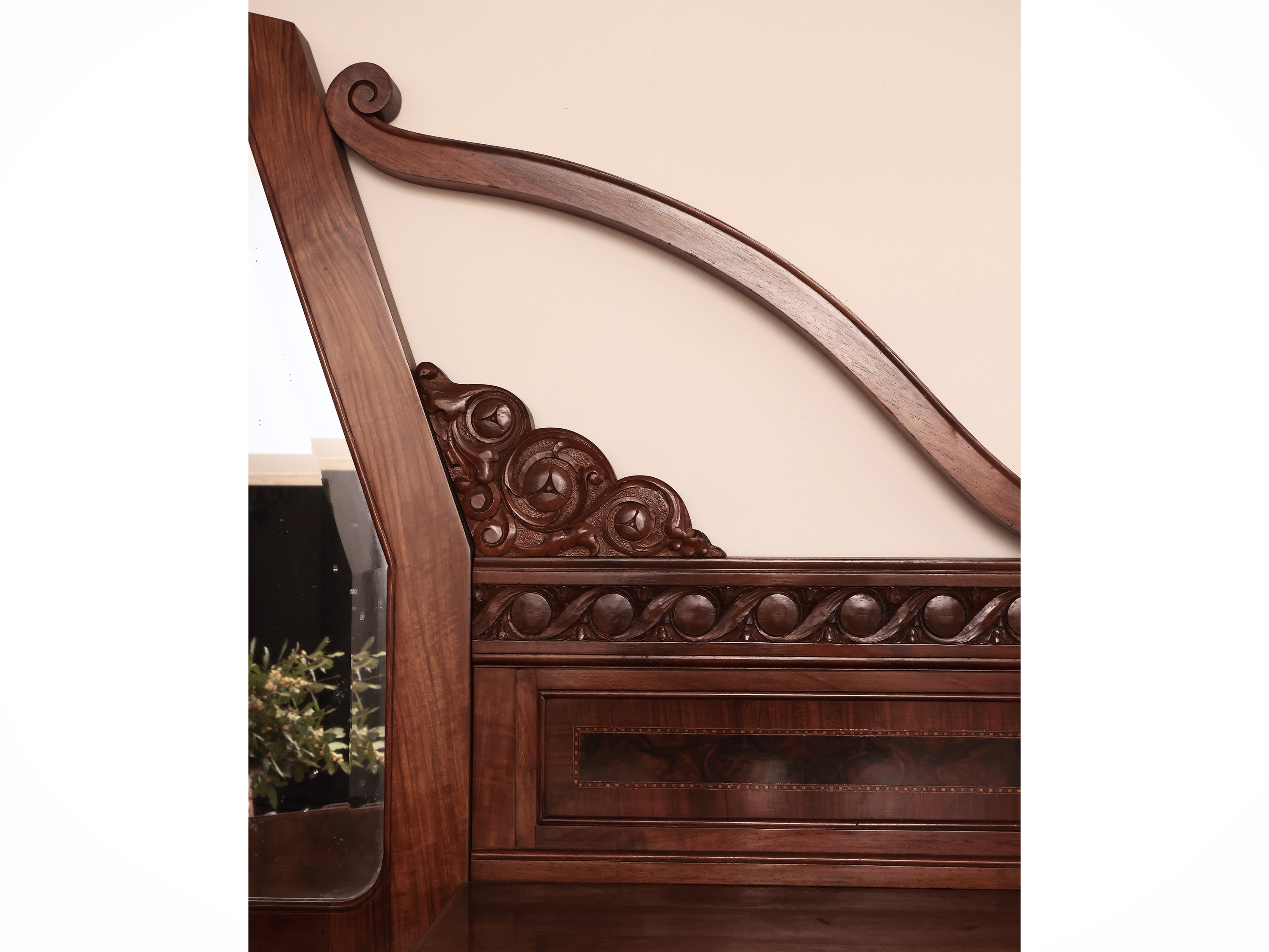 Credenza Impiallacciata in Noce e Piuma di Noce di Gusto Art Nouveau