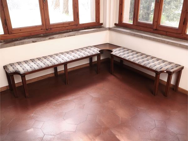 Grande panca ad angolo in legno tenero