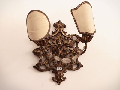 Coppia di Applique in Legno Intagliato e Dorato