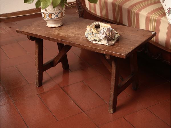 Complementi di arredo rustici in noce