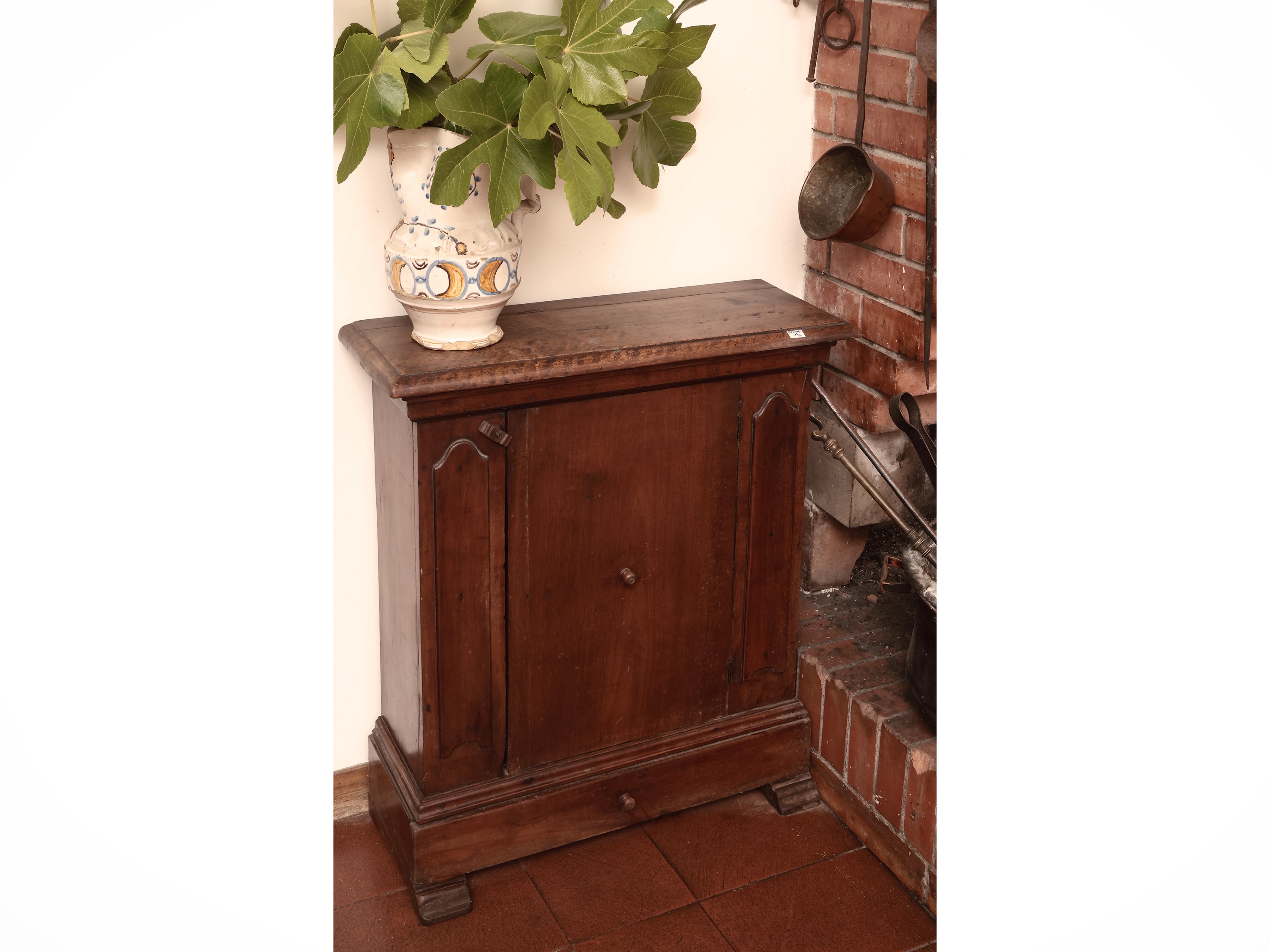 Complementi di Arredo Rustici in Noce
