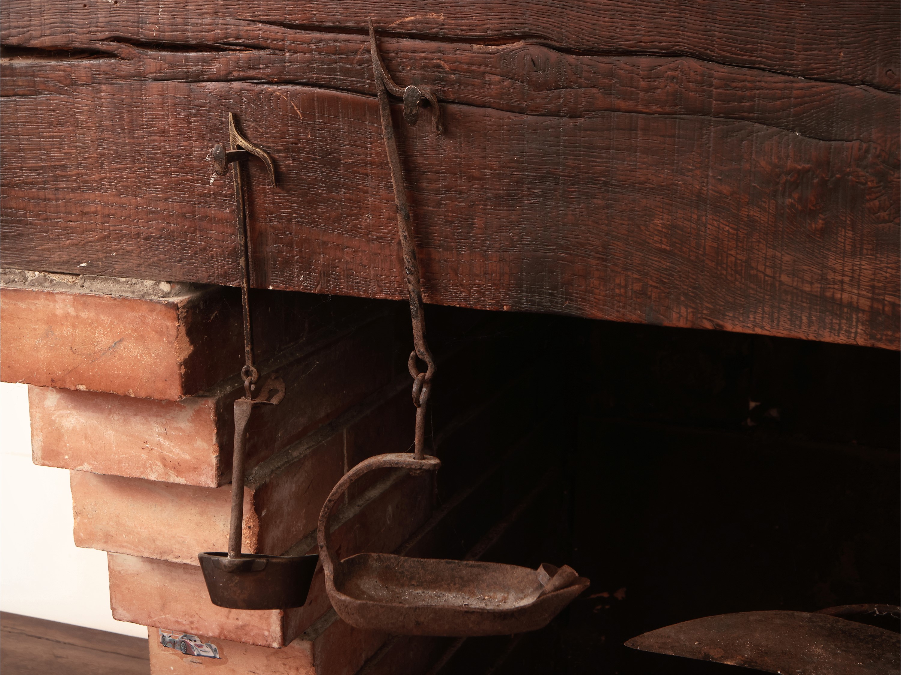 Assortimento di Attrezzi e Accessori D'epoca in Ferro e Metalli