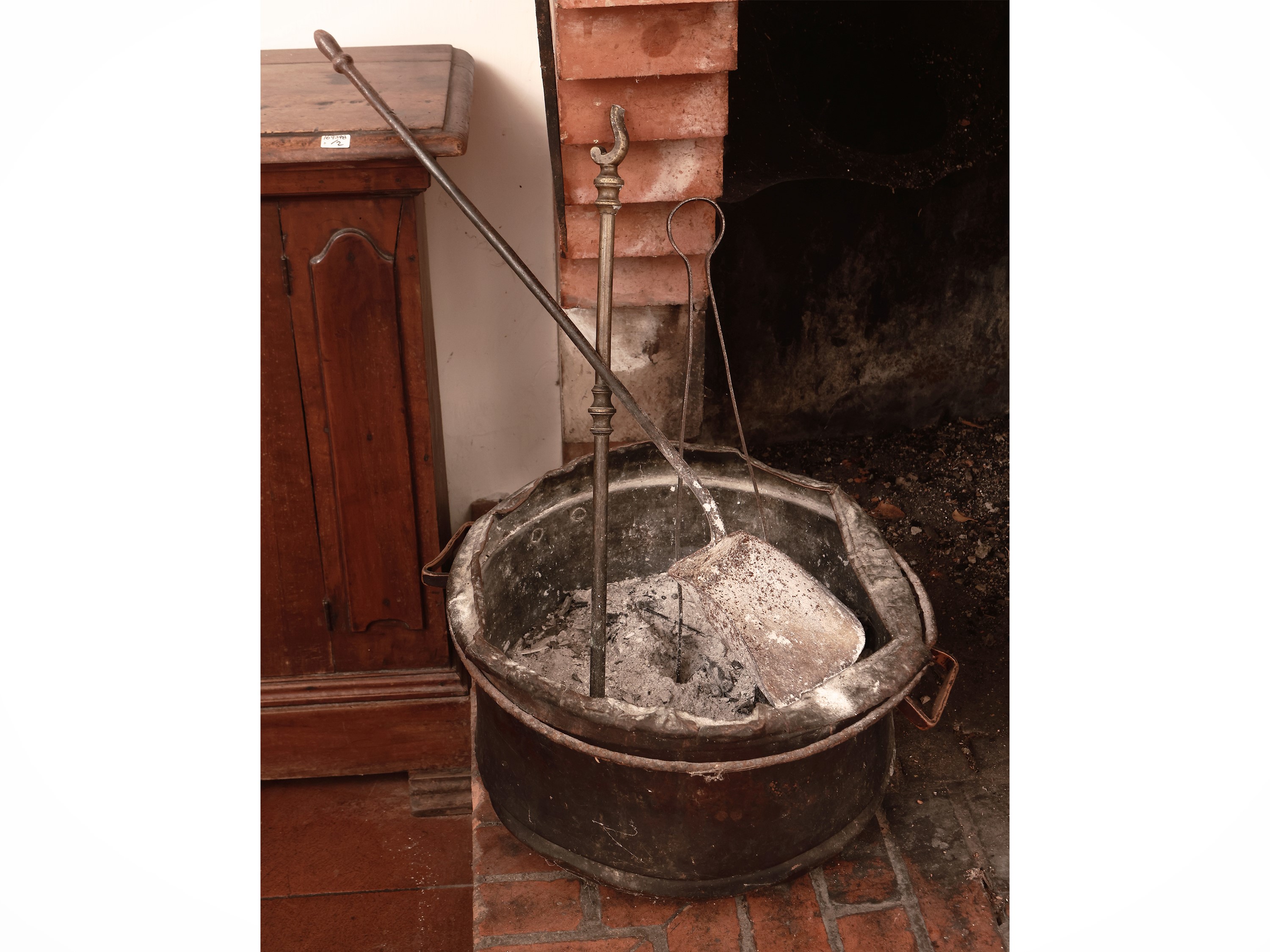Assortimento di Attrezzi e Accessori D'epoca in Ferro e Metalli