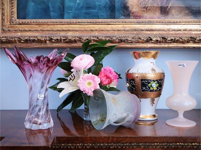 Quattro Vasi da Fiori in Vetro e Porcellana