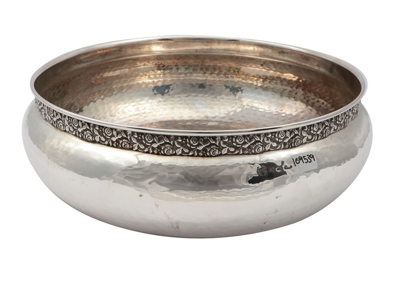 Grande bacile centrotavola in argento, Brandimarte