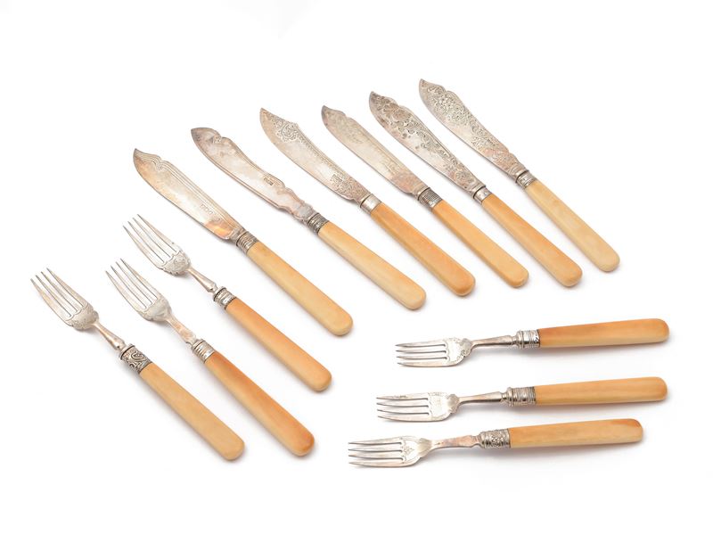 Serie di posate da pesce in argento fantasia