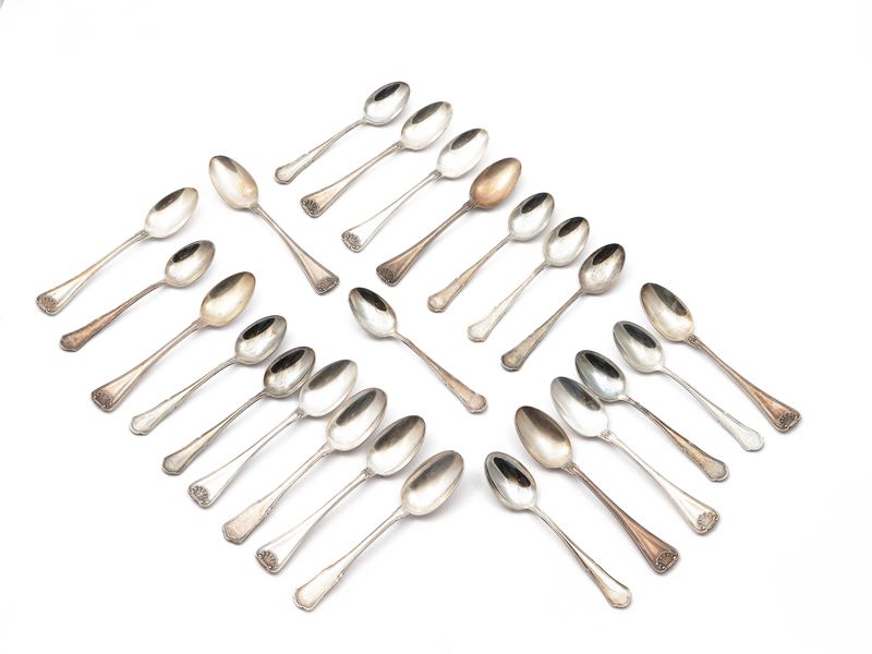 Due set di cucchiaini in argento