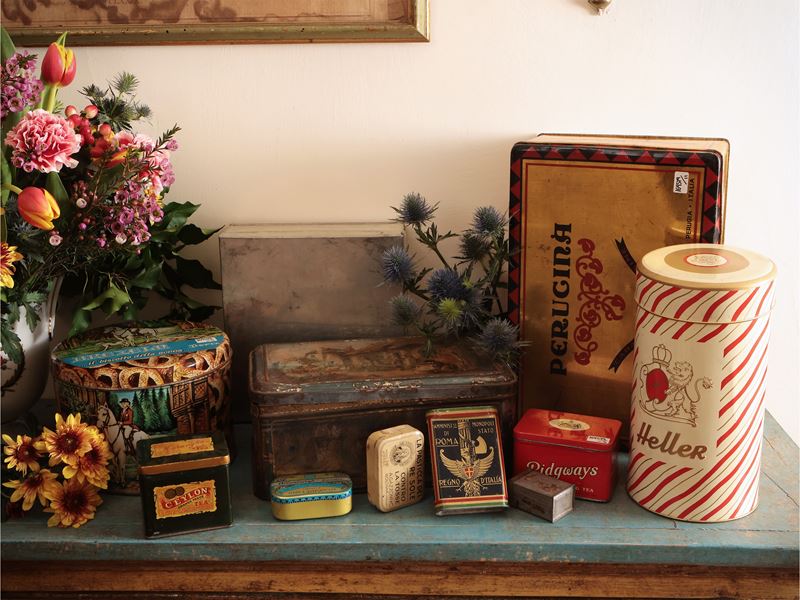 Collezione di scatole di latta d'epoca