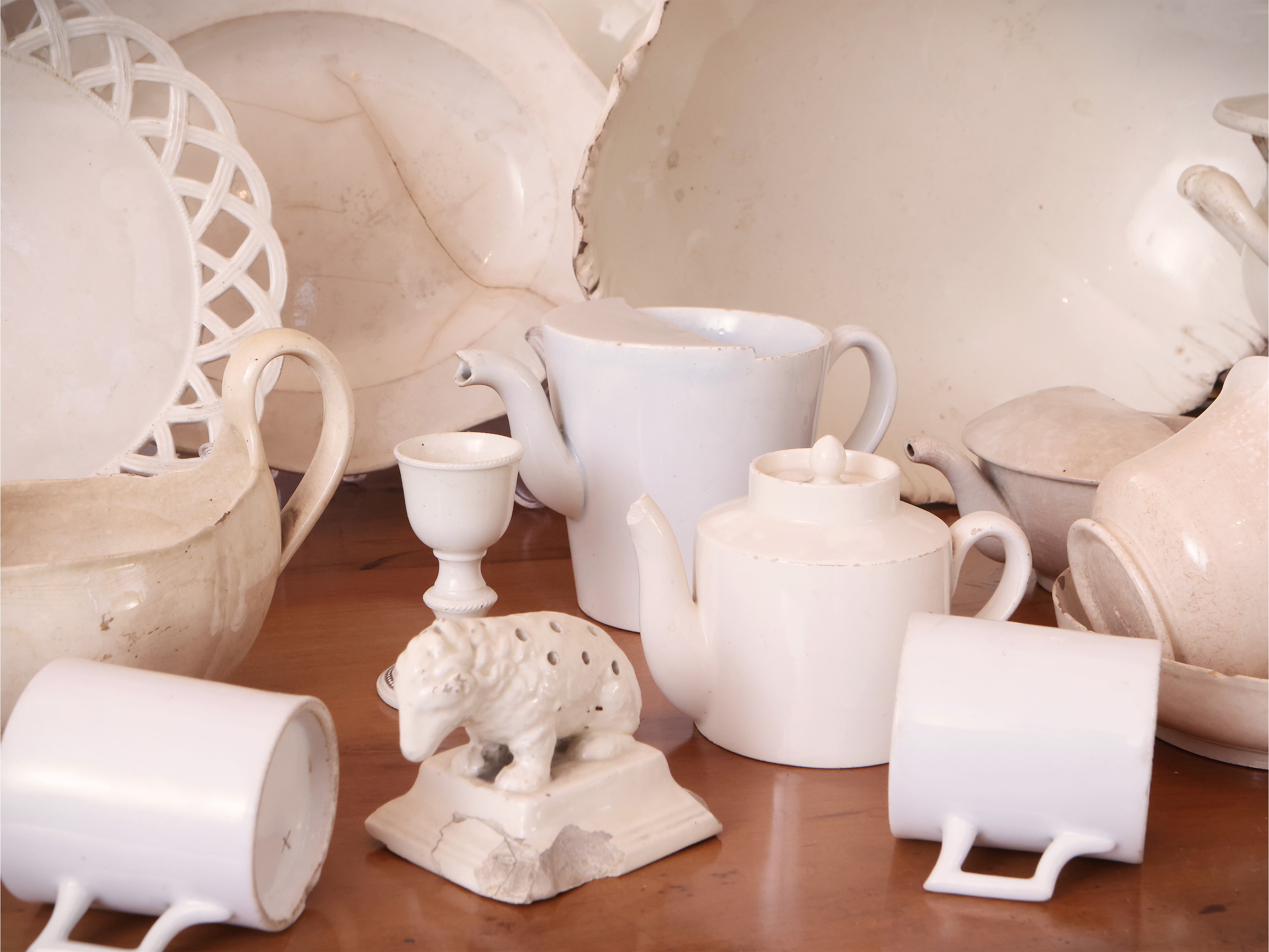 Miscellanea di Accessori per la Tavola in Terraglia e Ceramica