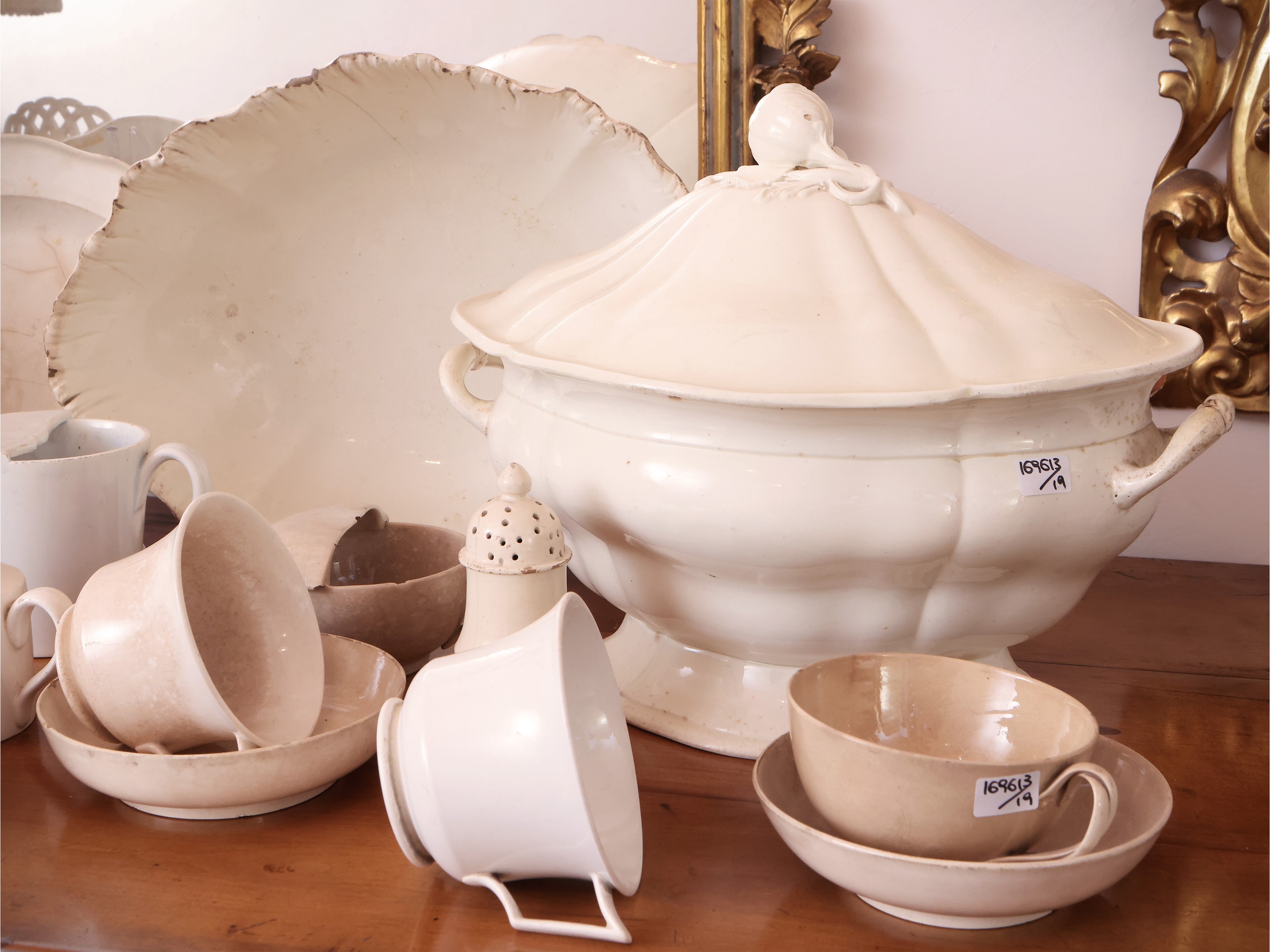 Miscellanea di Accessori per la Tavola in Terraglia e Ceramica
