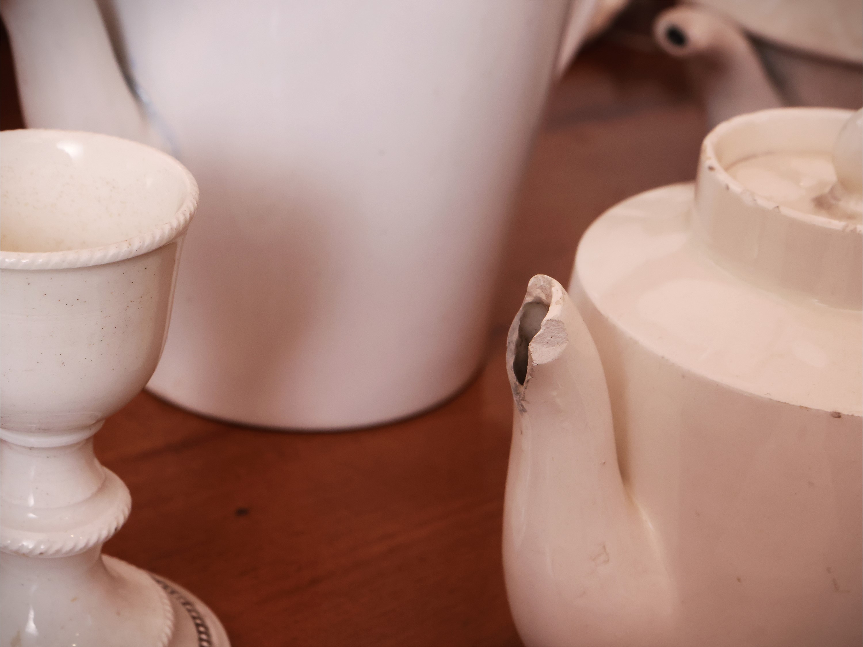 Miscellanea di Accessori per la Tavola in Terraglia e Ceramica
