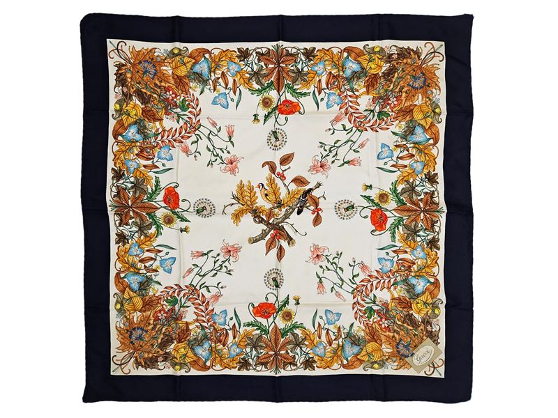 Gucci - Foulard in seta Flora by Vittorio Accornero