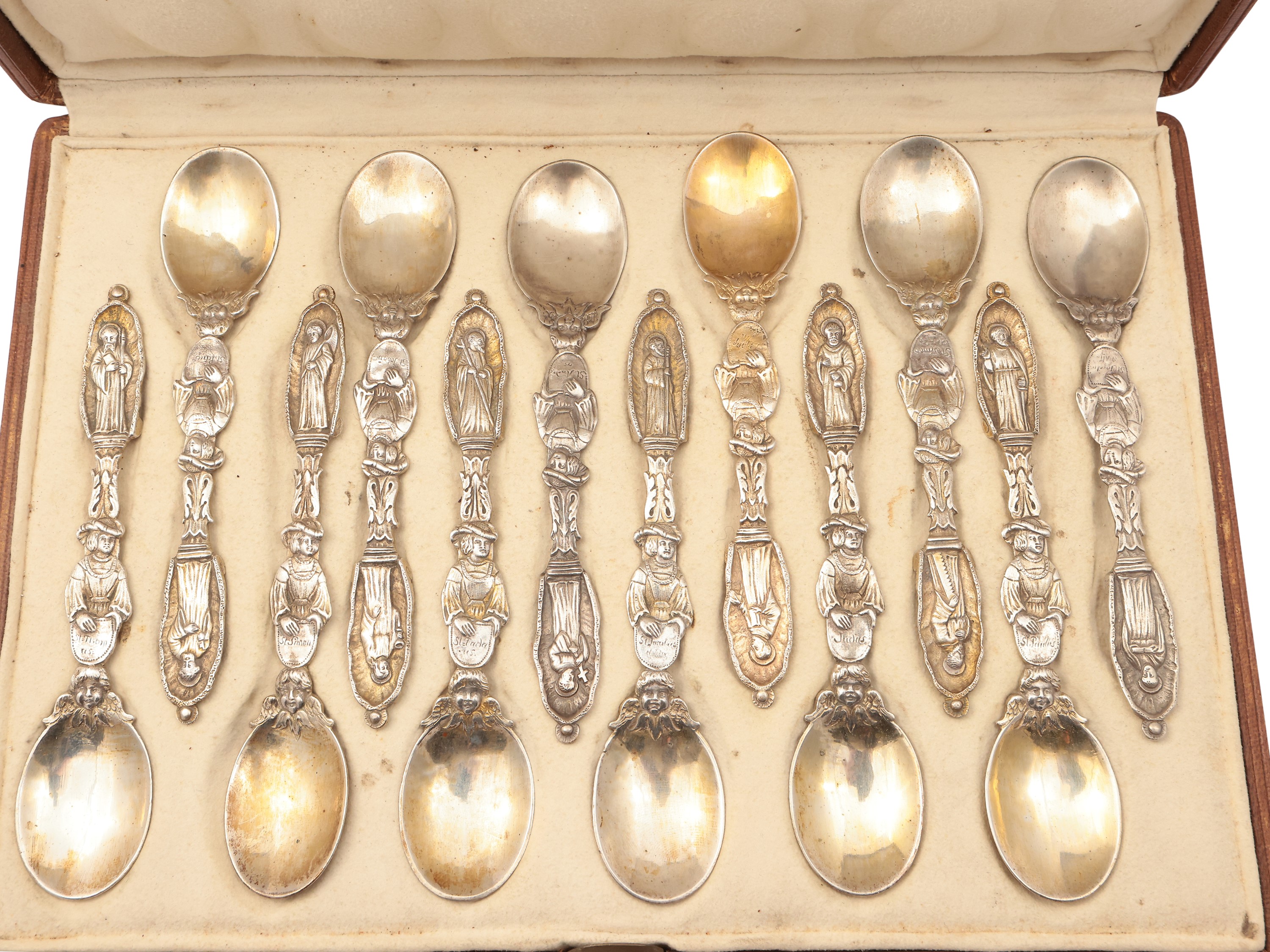 Serie di dodici cucchiani in argento