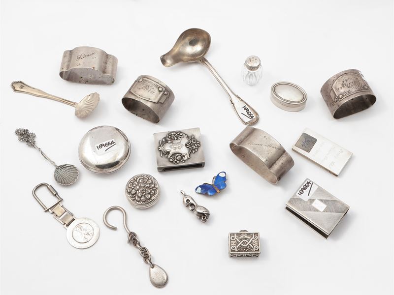 Miscellanea di ninnoli in argento