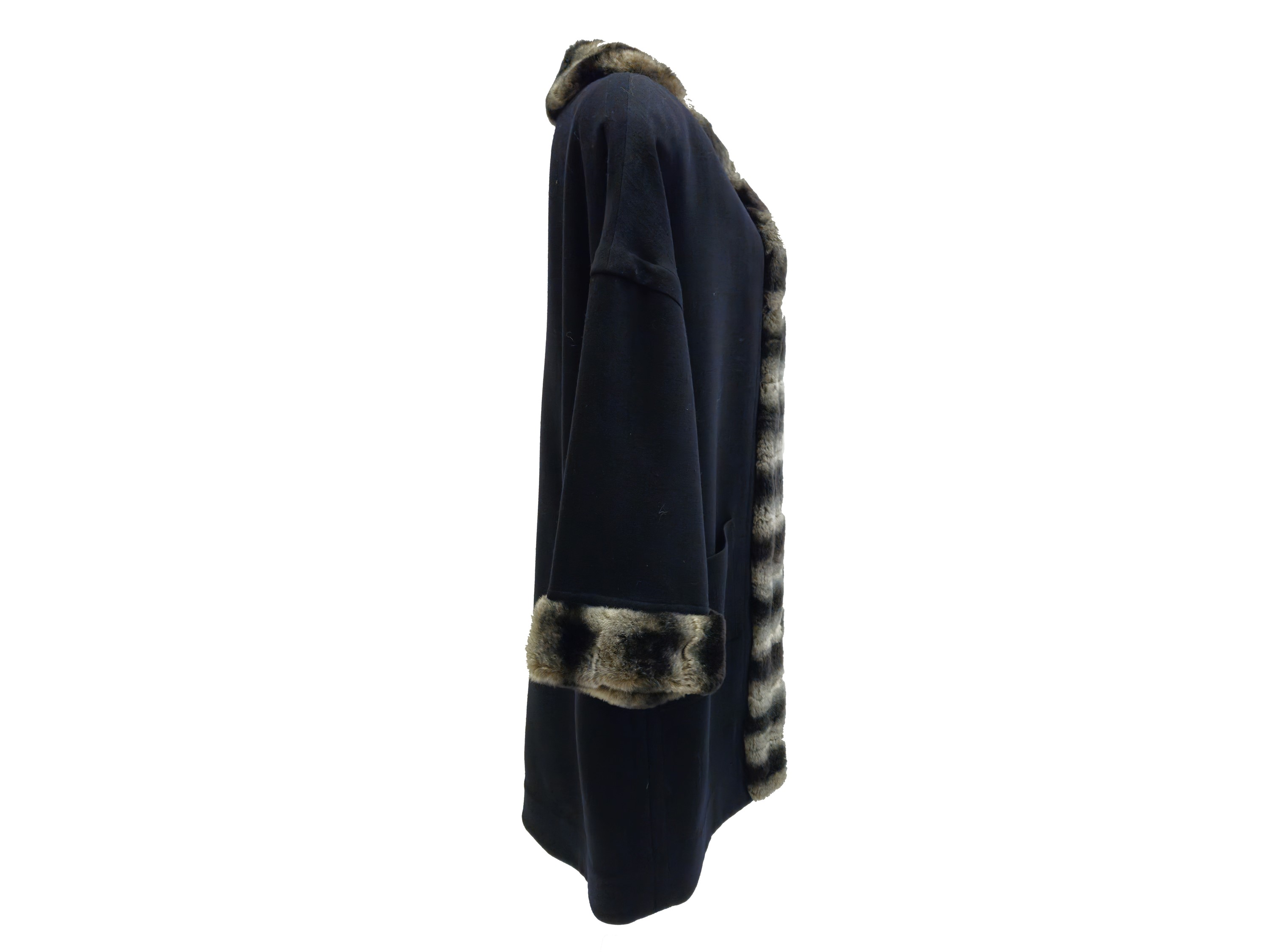 Cappotto in Lana Nera con Bordura, Collo e Polsi in Pelliccia di Cincillà