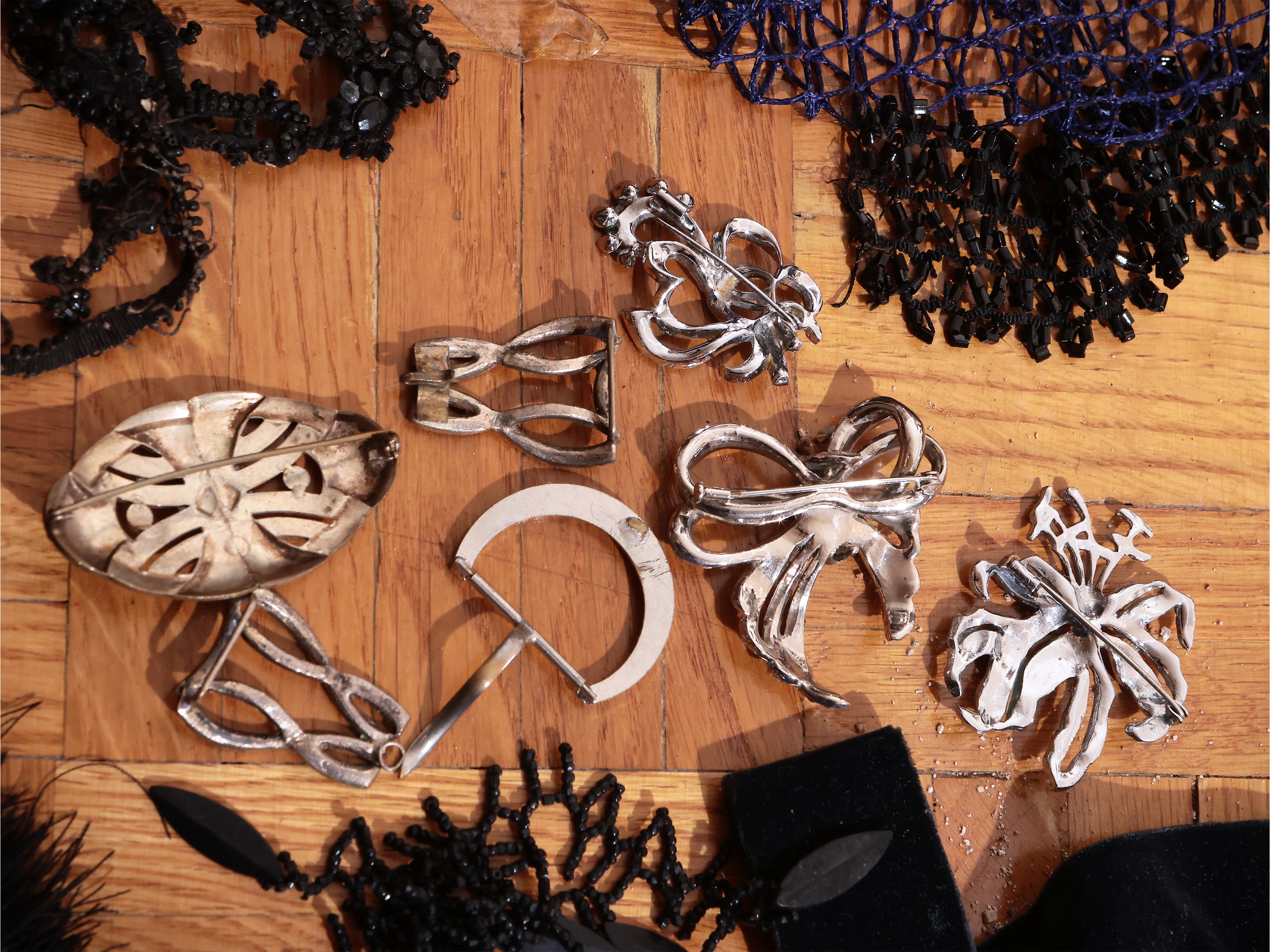 Assortimento di Accessori per Abiti e Bigiotteria D'epoca