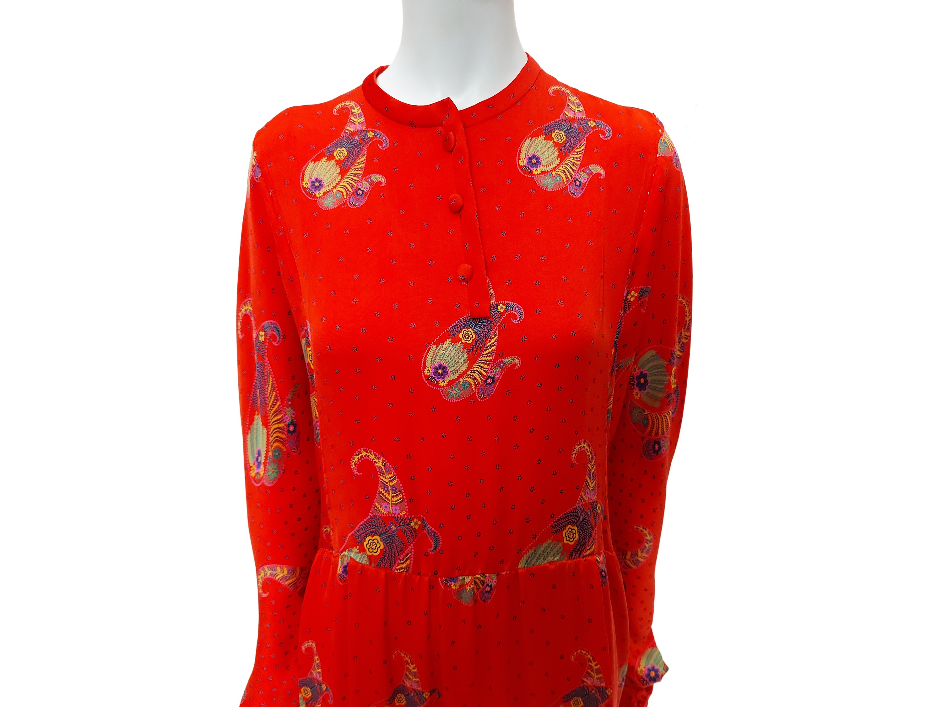 Abito sartoriale lungo in seta rossa fantasia paisley