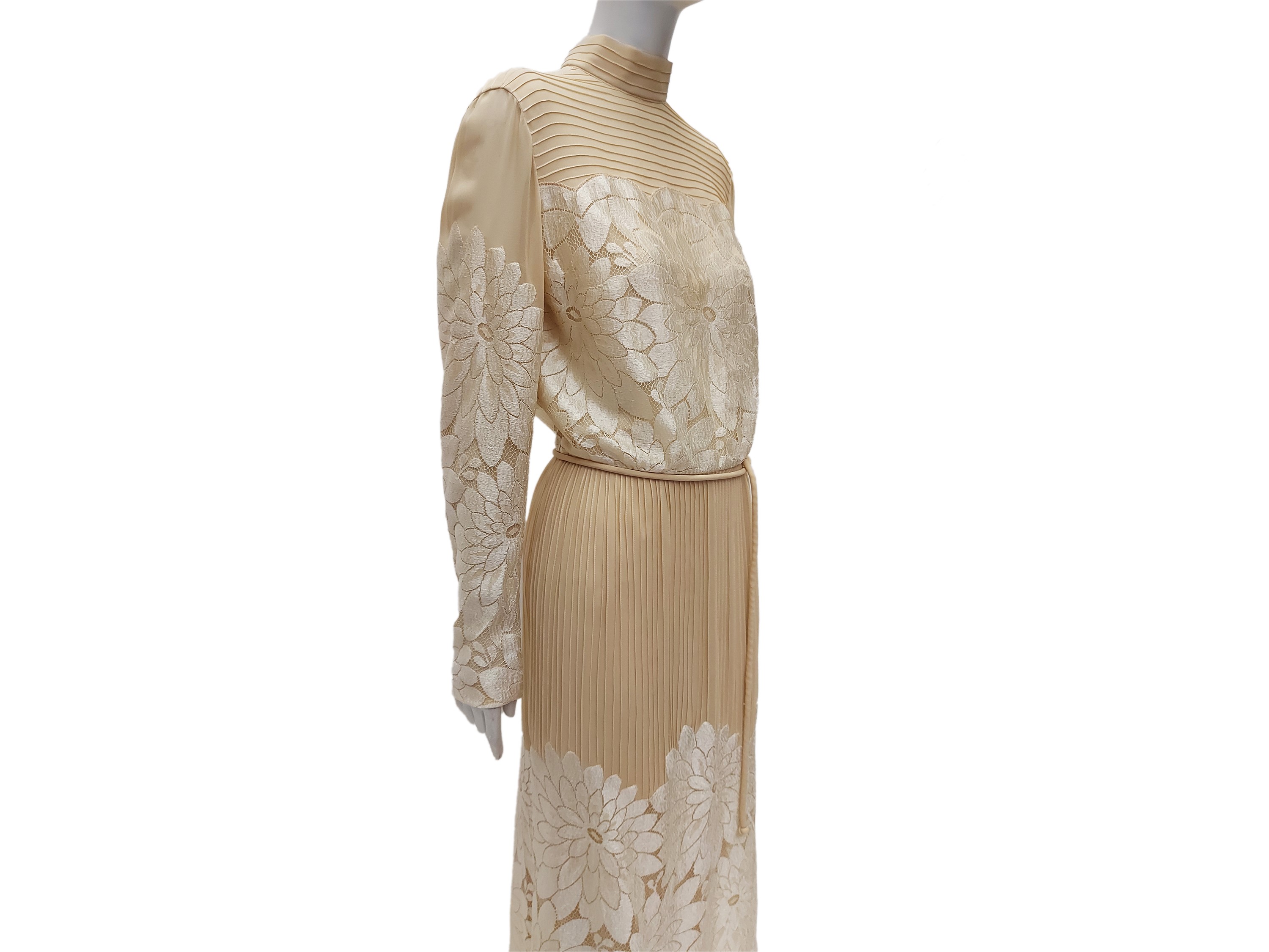 Abito sartoriale lungo in seta e pizzo beige, Alta Moda Massetti, Firenze