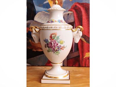 Vaso Ad Anfora in Porcellana