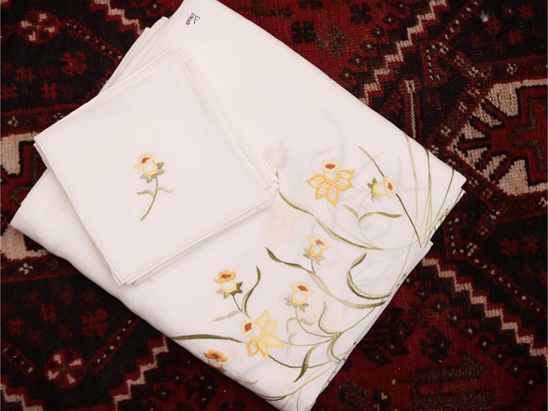 Tovaglia in Lino Bianco Ricamata