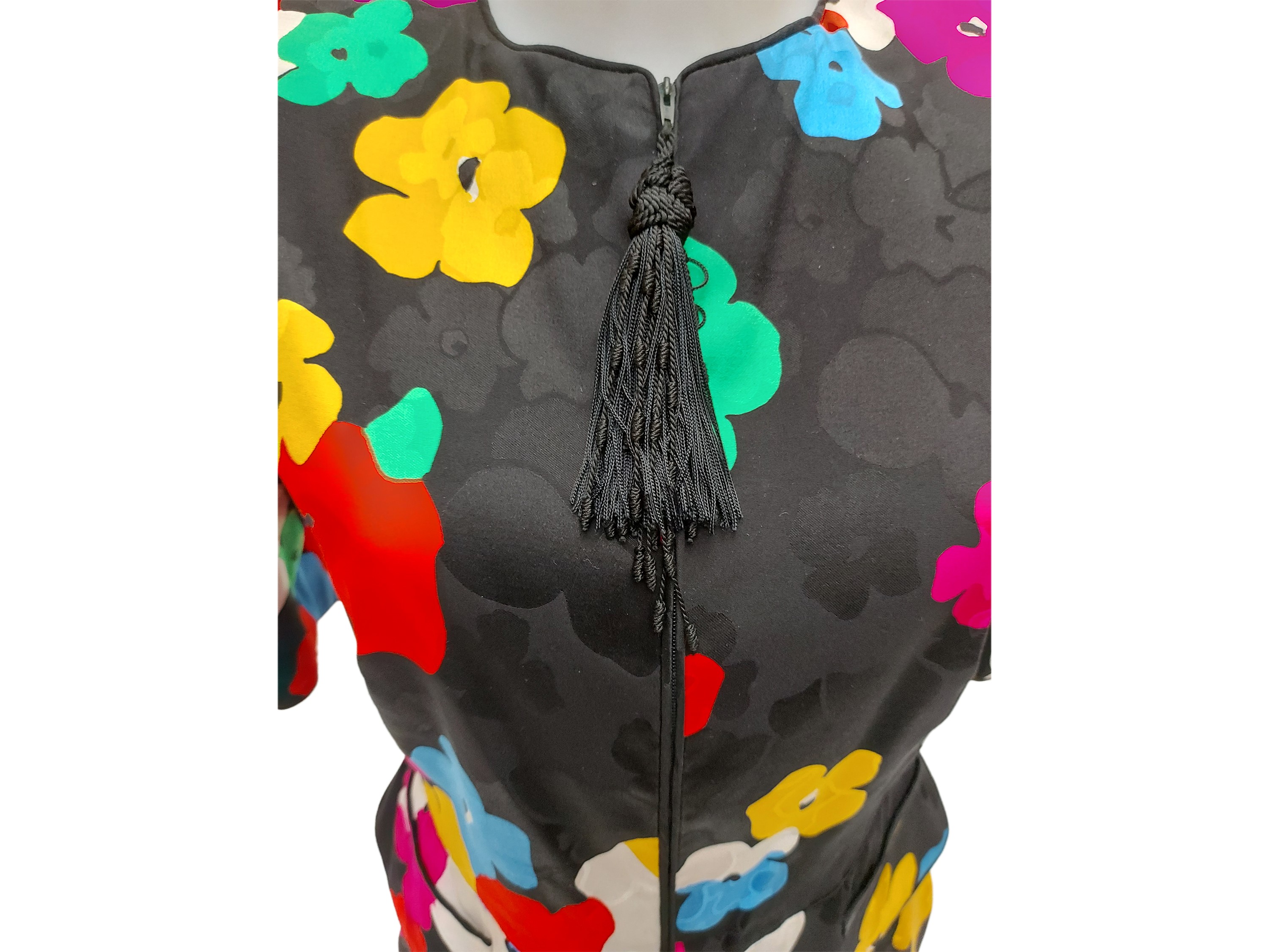 Night Valentino - Tailleur in seta fantasia floreale su fondo nero