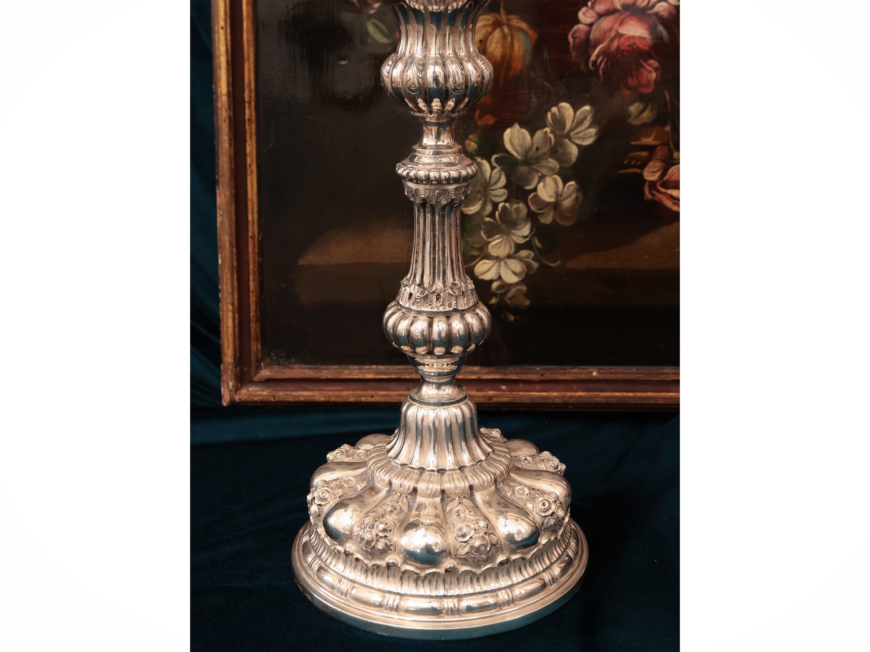 Coppia di importanti candelabri in argento