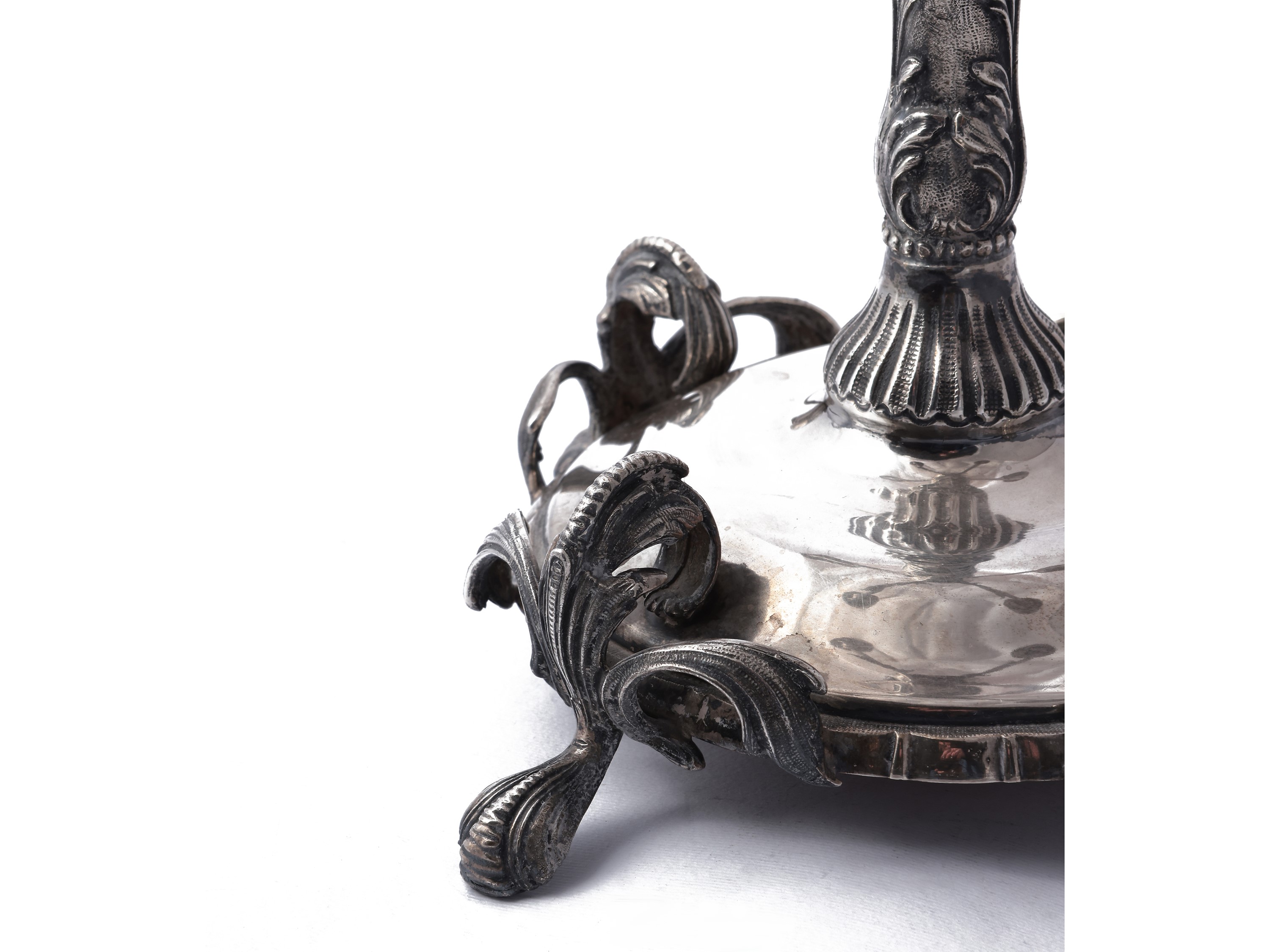 Coppia di grandi candelabri in argento