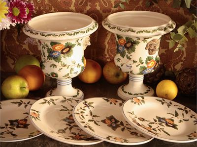 Coppia di Vasi Medicei in Ceramica D'este