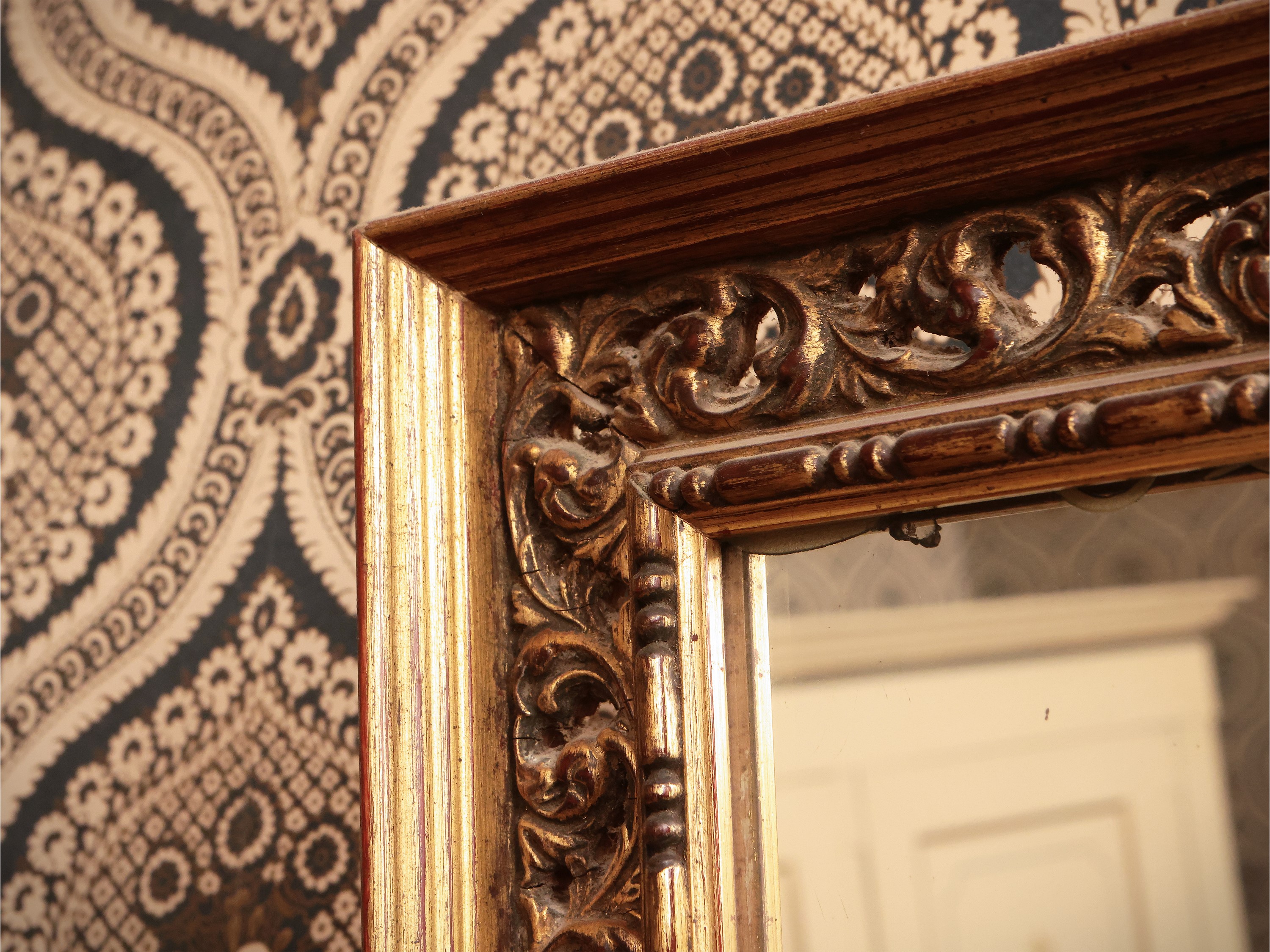Specchiera con Cornice in Legno e Pastiglia Dorata